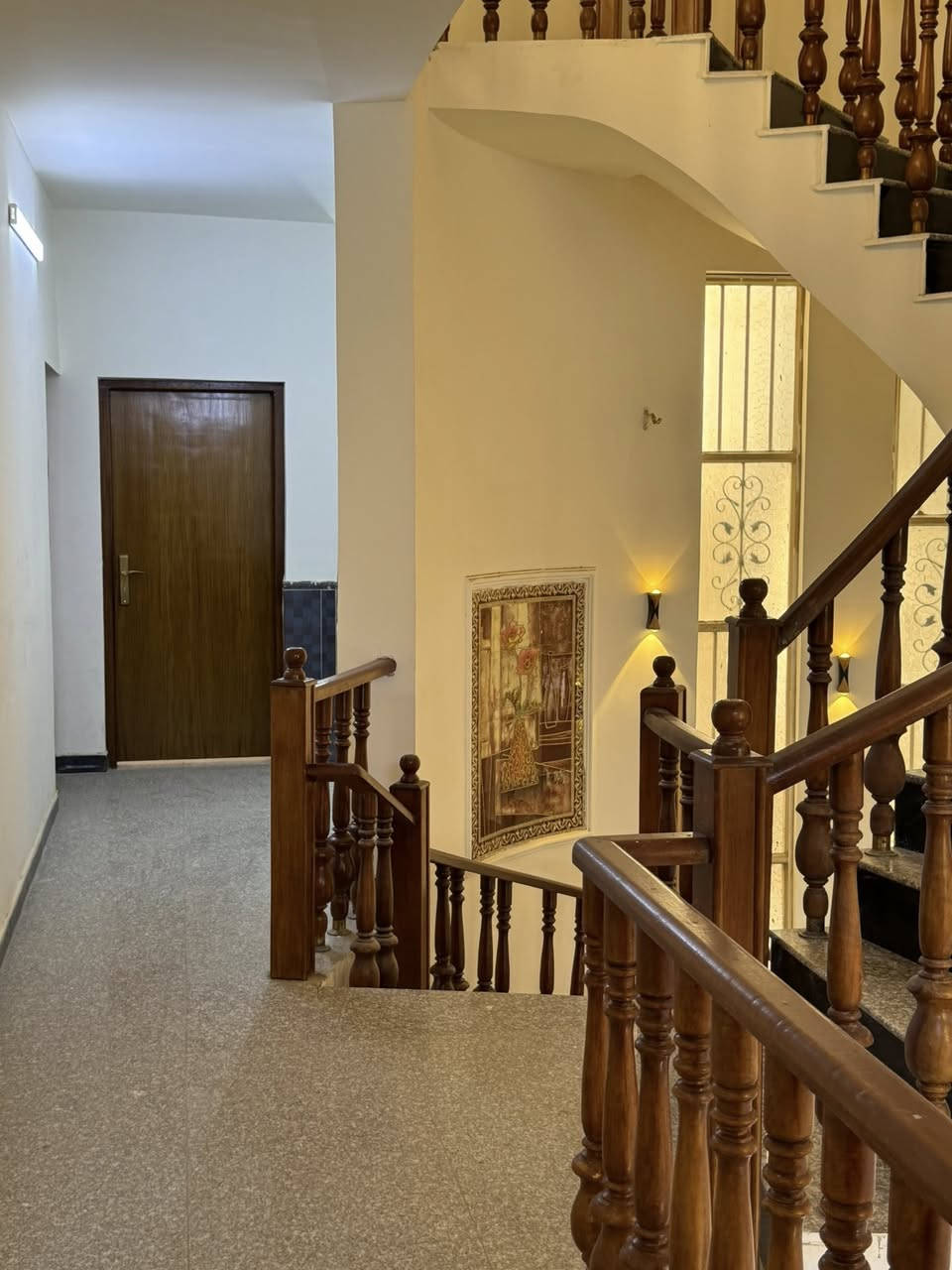 🏡 فرصة للبيع دار مميز جداً – جزيرة بغداد السياحية / الفحامة

✨ المساحة 320م
✨ بناء طابوق درجة أولى وتشطيب مرتب جداً

🔹 5 غرف نوم
🔹 استقبال واسع
🔹 مطبخ حار + مطبخ بارد
🔹 كراج كبير وحديقة🌳
🔹 بيتونة واسعة
🔹 سطح كامل

📍 موقع ممتاز جداً
يبعد فقط 20 متر عن الشارع التجاري الرئيسي
قريب من المدارس والمركز الصحي ومركز الشرطة

✅ مناسب للسكن العائلي الراقي
✅ منطقة هادئة وشارع تبليط 
💰 السعر: 380 مليون (قابل للتفاوض )

📄 سند 25 – طابو الأعظمية – ملك زراعي صرف

📞 سارع بالحجز ،اتصل الآن :***********

✨بيت مرتب… موقع راقٍ… وسعر منطقِ
