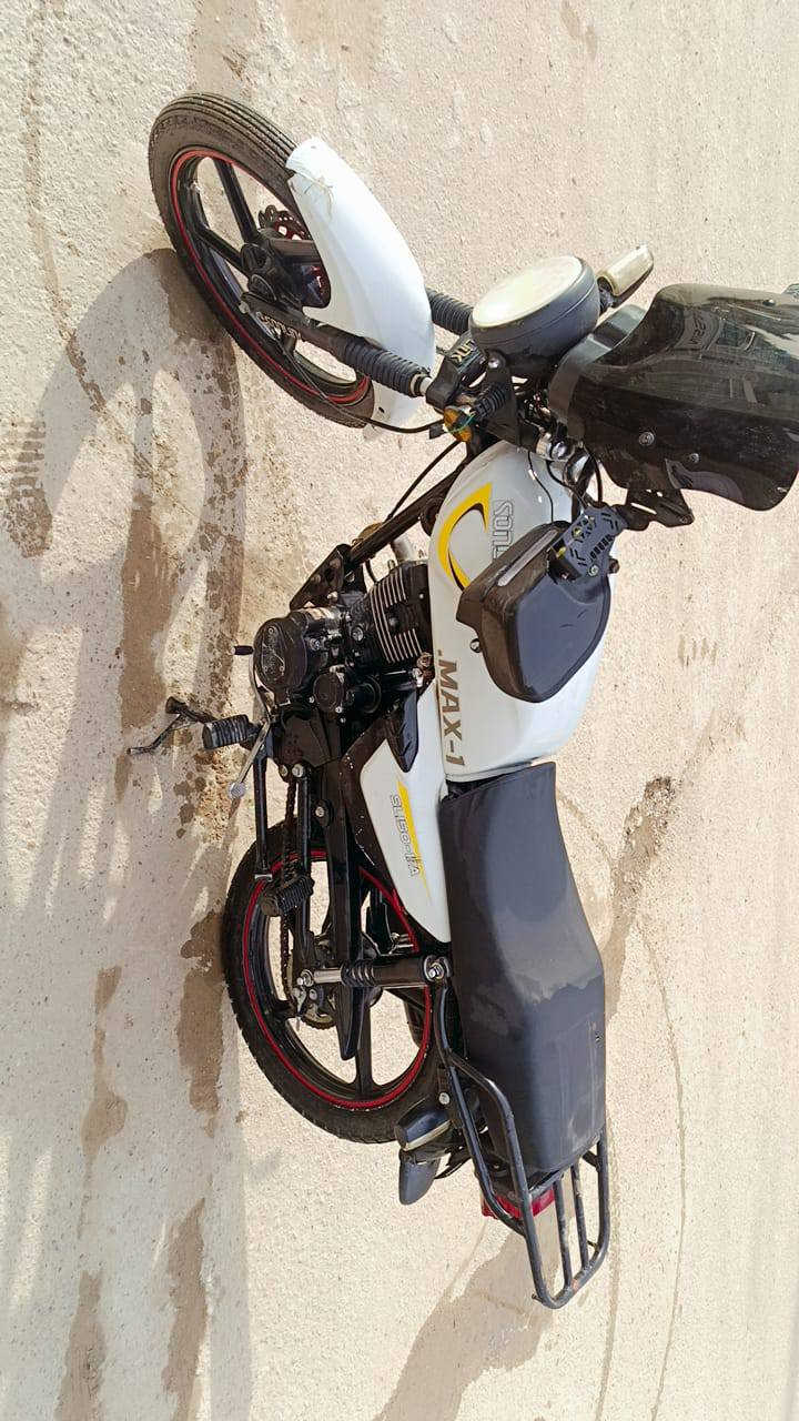 سلام عليكم دراجه سونك ماكس دراجه نضيفه كهرباياته كله شغال سلف هندر بكاني شعب 
السعر 850وبيه مجال بصيط رقم ***********
