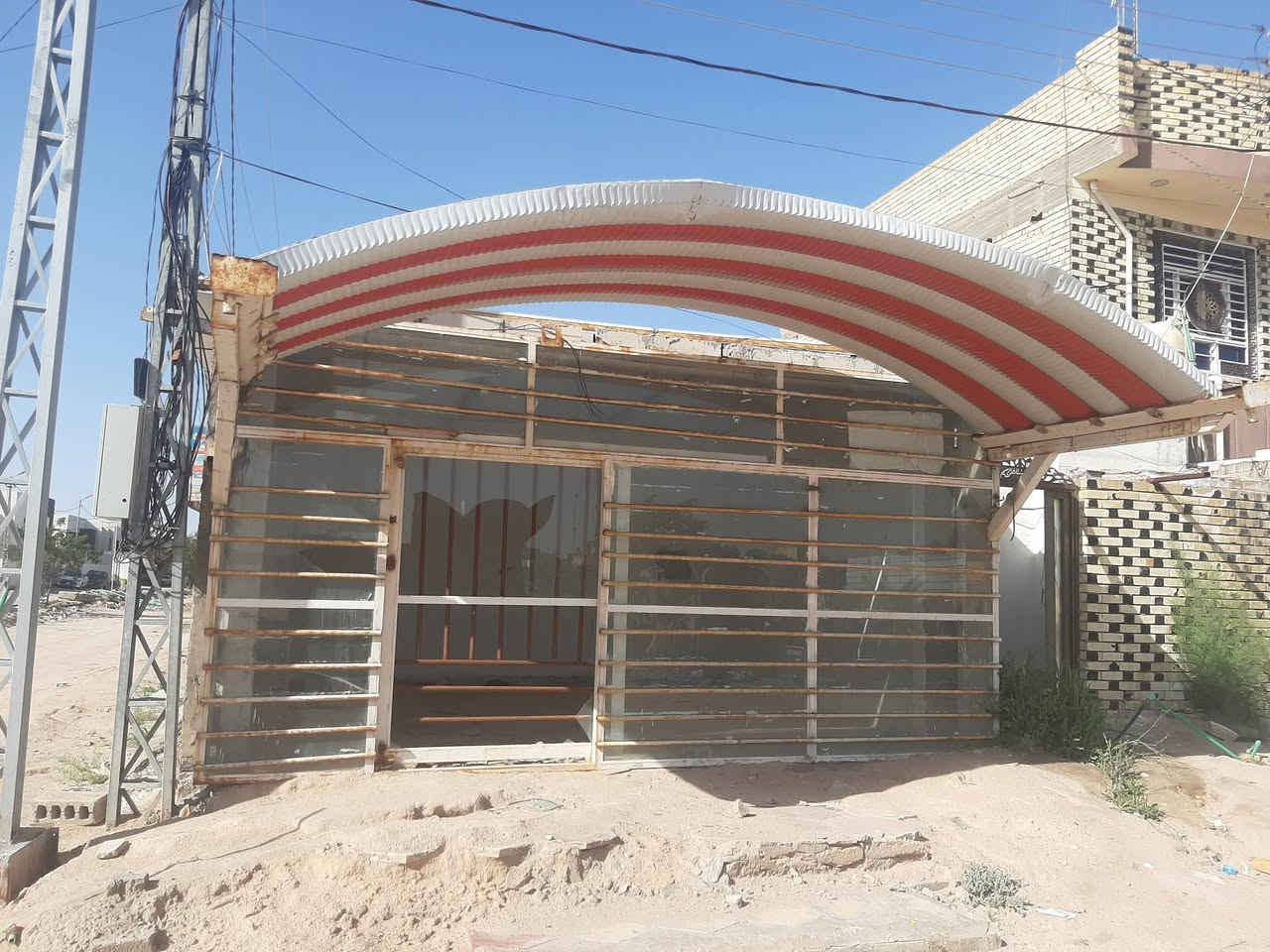 للبيع جام خانه ٦ عرض ٣ ارتفاع او اكثر 
وعماريه كيسبان 
بحي النداء 
للتواصل 
***********
