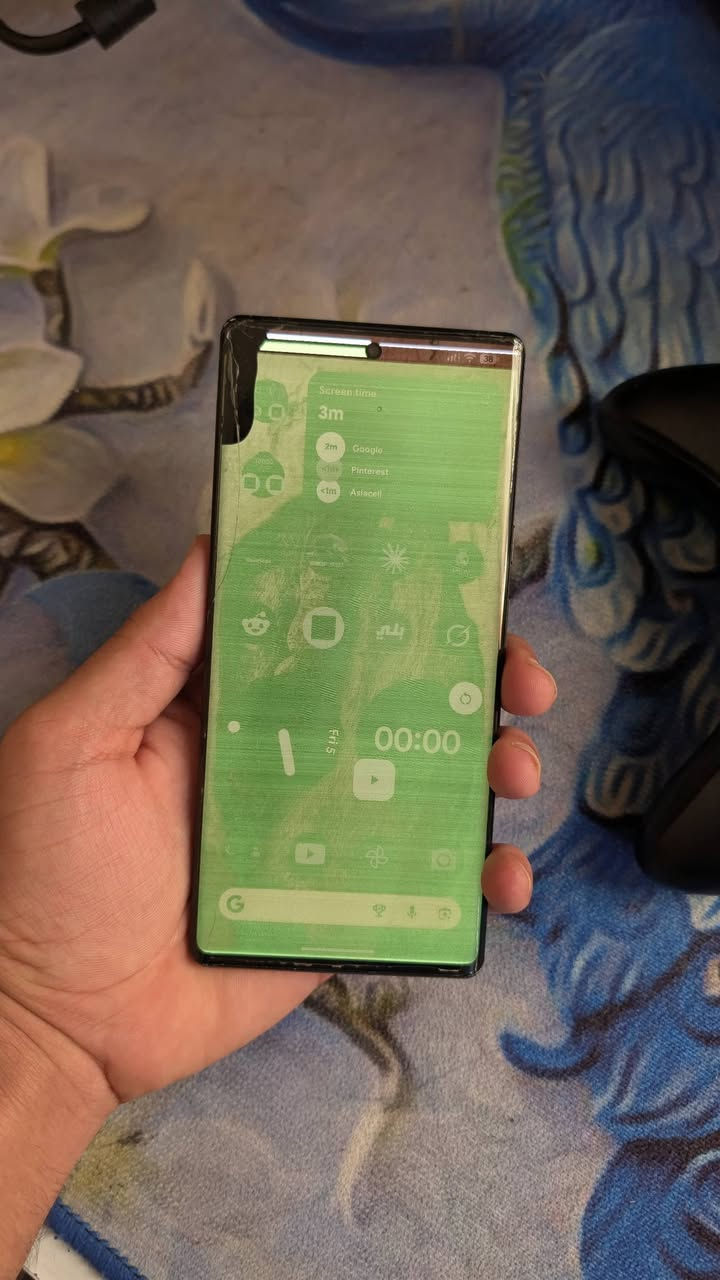 Pixel 6 pro احسن و ارخص كامرة بموبايل تنافس احسن الاجهزة اليوم الشاشه مكسوره مثل ما موضح بالصور الجهاز و اللمس شغال طبيعي ذاكره 128 ابيع اعلى سعر 
 
*********** واتساب
