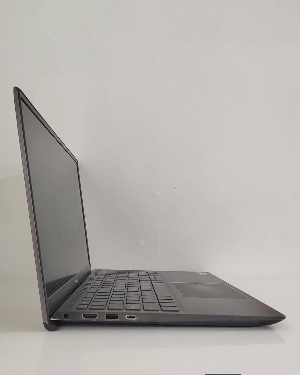 🚨 إذا ناوي تشتري لابتوب هالفترة… لا تستعجل وتاخذ أي جهاز وبعدين تندم.
خل أختصرها عليك 👇

📲 راسلنا مباشرة عالواتساب: ‪+964 7710986530‬

🏬 الشكراوي – بغداد / الأمين الثانية / شارع النواب

من الـ4 العصر للـ12 بالليل نكون بخدمتك 🌙

اليوم عدنا جهاز عملي وقوي بنفس الوقت 👇

💻 Dell Vostro 7500
 • i7 جيل عاشر H
 • رام 16GB
 • SSD 512GB سريع
 • كرت GTX 1650 Ti 4GB
 • شاشة FHD واضحة
 • كيبورد بإضاءة
 • 🔋 بطارية من ساعة إلى 3 ساعات (حسب الشغل)

💰 السعر: 730 ألف دينار

⸻

بشنو يشتغل وياك هالجهاز؟

إذا طالب 👨‍🎓 يمشيك دراسة، برامج أوفيس، زوم، مشاريع بدون تعليگ
إذا مصمم 🎨 يشغل Photoshop و Illustrator و AutoCAD
إذا تشتغل مونتاج 🎬 يشتغل Premiere و CapCut
إذا تحب ألعاب 🎮 يشغل PUBG و GTA V و Fortnite و Valorant بإعدادات متوسطة إلى عالية

يعني جهاز عملي للشغل والترفيه بنفس الوقت 👍

⸻

ليش تشتري من الشكراوي؟

✔ ضمان شهر
✔ فحص قدام المندوب قبل ما تستلم
✔ أجهزة نظيفة ومفحوصة وجاهزة
✔ تغليف مرتب يحمي الجهاز
✔ توصيل خلال 48 ساعة
✔ ملحقات كاملة: حقيبة + ماوس + ماوس باد + شاحن أصلي

🎓 وعدنا تخفيض خاص للطلاب
💻 وعدنا موديلات وأسعار مختلفة تناسب كل الميزانيات

⸻

إذا محتار شتختار لا تعتمد عالحظ 😉
احجيلنا شنو استخدامك وميزانيتك وإحنا نرشحلك الأنسب إلك.

📲 تواصل ويانا هسه على الصفحة أو واتساب ***********
وخل نساعدك تاخذ  جهاز فعلياً يخدمك
