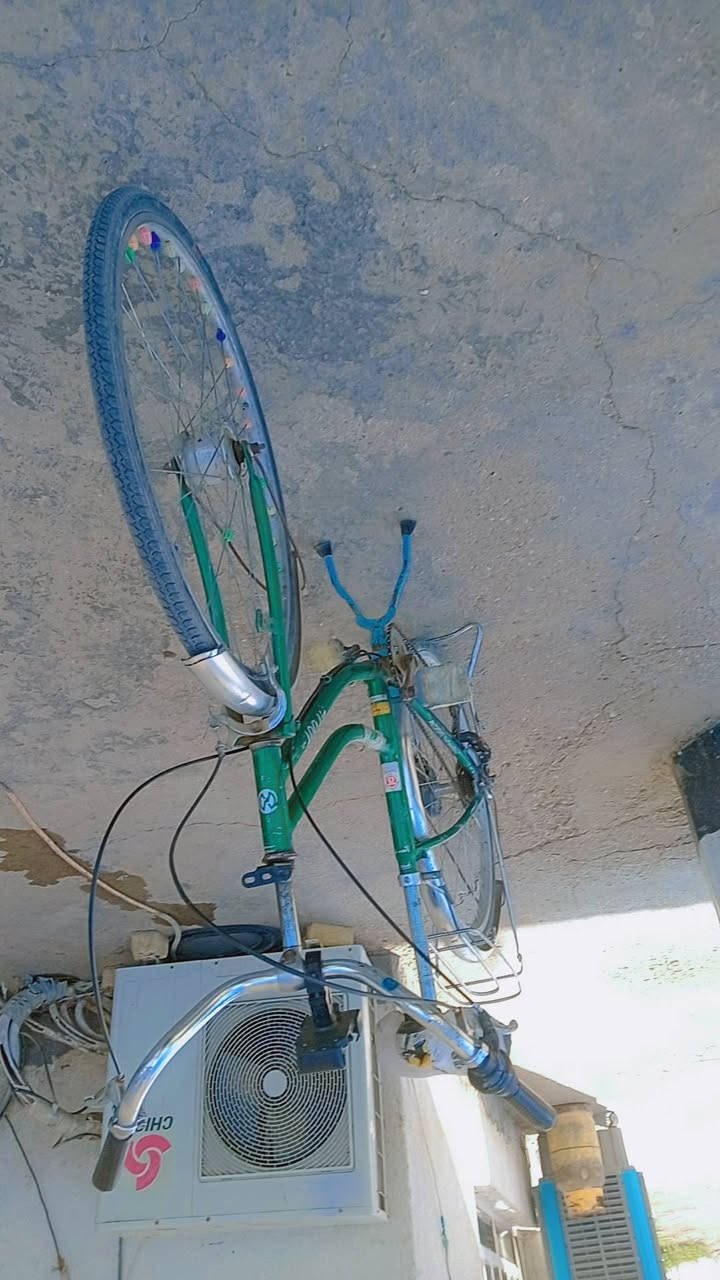 السلام عليكم بايسكل لبيع حساس وكير كله شغال بايسكل نضيف السعر ٦٠ بيه مجال تايرات وجوابه جدد ٧كير مكان واسط الصويره الاستفسار على الرقم  ***********
