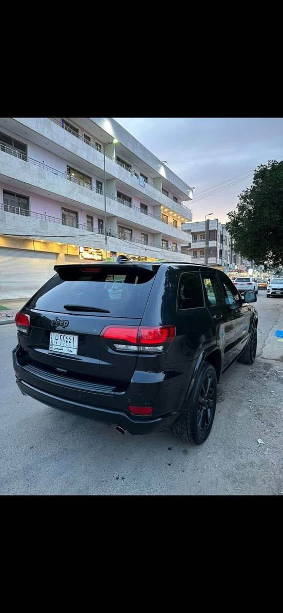 السلام عليكم 
جيب كراند شيروكي مديل 2017 فول بلاك توب
محرك3600/V6 سلندر
ماشية 185km وليس mi
شاشة دشبول كبيره
مقعد السايق كهربائي 
كشنات جلد بلادي
تبريد قطعتين
فور ويل 4*4
تدفئة تبريد كشنات امامية
تدفئة ستيرن
بصمة تشغيل وابواب
صندوق كهربائي 
شفتات بالستيرن
حساسات خلفية 
رادارات امامية خلفية
تشغيل عن بعد
فتحة سقف
وبعد بيها مواصفات هواي
صور الحادث والسونار مرفقة بالمنشور 
السعر 183$ مكان السيارة بغداد الشعب
رقم الهاتف*********** بغداد, العراق
