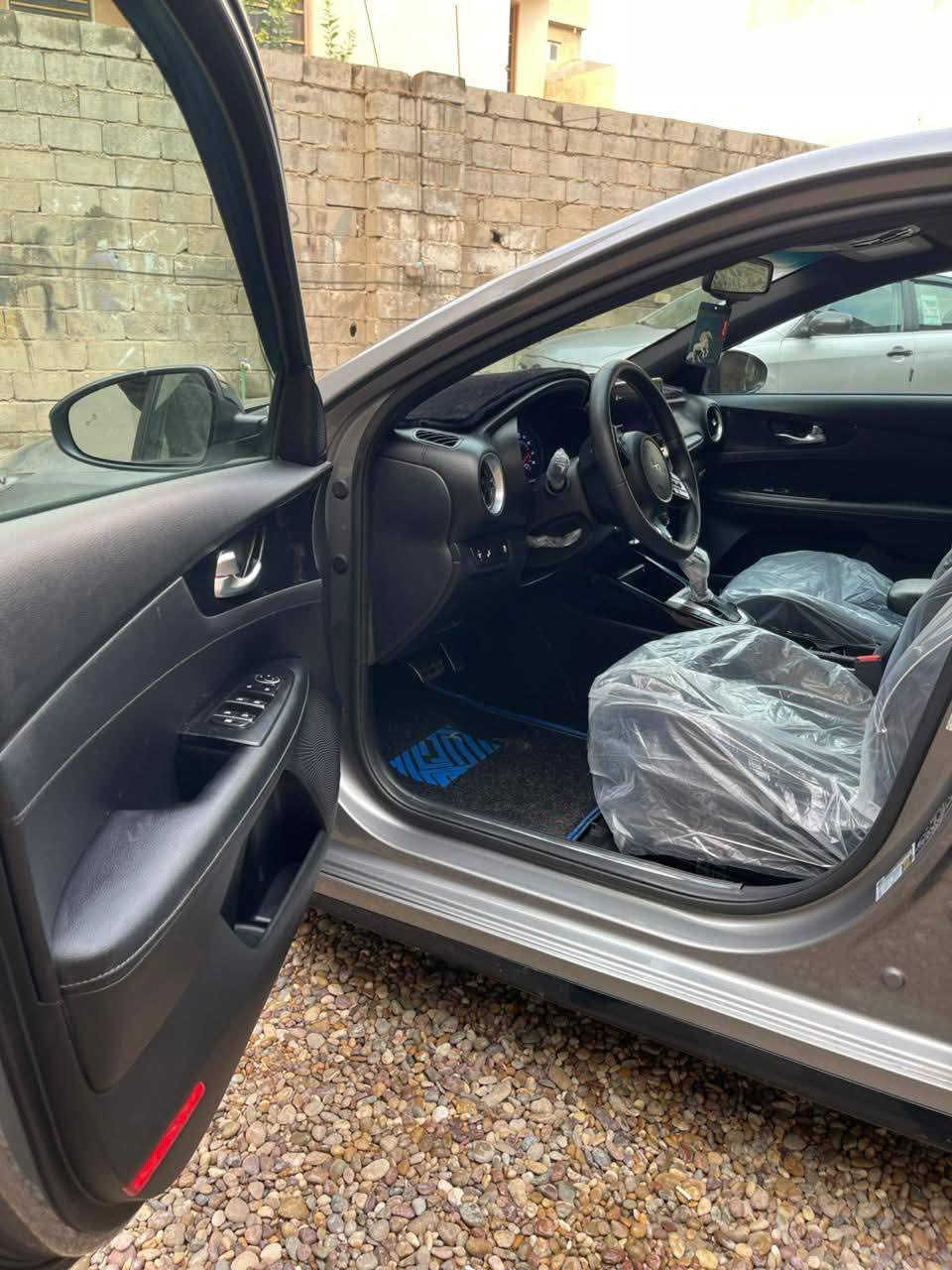 جيتي لاين
سلام عليكم فورتي موديل 22  فول مواصفات
بصمه
تشغيل عن بعد
تحكم استيرن فول
فتح بنوراما
سستم صوت
اشاره ترحيب
فول مواصفات واحد عله واحد
 حادثه موضح بالصور سياره نظيفه مكاني بغداد باسمي تحويل ثاني يوم
السعر   150 وبيه مجال
***********
