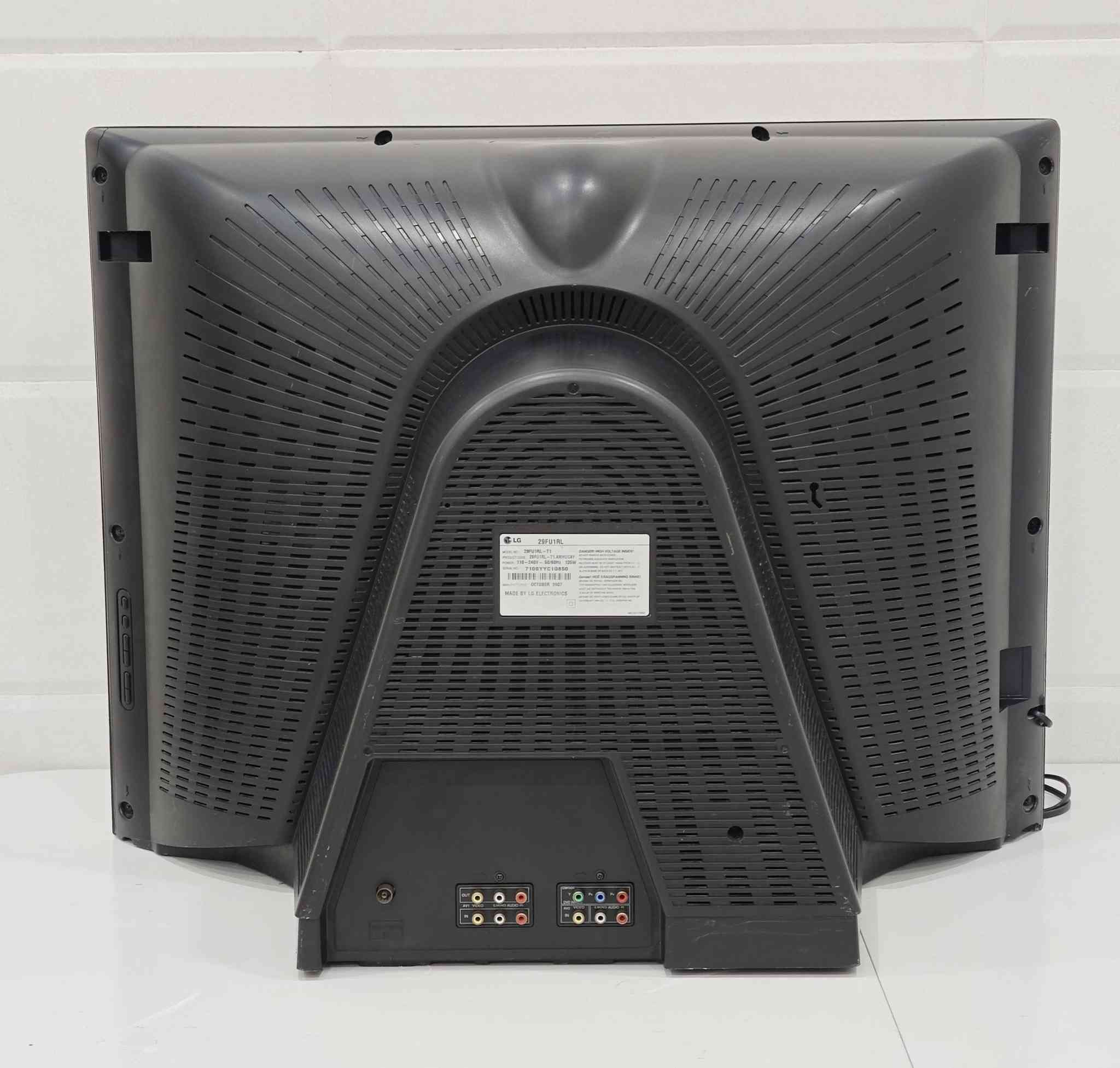 قطعة نادرة تلفاز الجي CRT شاشة فلاترون
المميزات
1-يدعم جميع التقنيات AV + component وتخريج
2-الاصدار الحديث شاشة عدلة فلاترون
3-حجم كبير 29
4- ظهر الجهاز النحيف الترا سلم  
5-اخر نظام من الجي بيه عدة خيارات تعديل الصورة الالوان
الجهازة نظيف جدا جميع الدكم شغالة 
مع الرمونت 
للبيع مع جهاز سيكا تجاري اصدار قديم 2008 مع جوستك واحد شغال و 4 اشرطة 
السعر 100 الف 
مكاني بغداد يوجد توصيل


**إذا كنت صاحب هذا الإعلان وتريد حذفه لأي سبب، رجاءا أرسل رسالة إلى الدعم الفني**