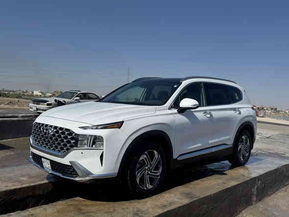 هيونداي سنتافي 2023 وارد امريكي
فول الفول أعلى فئة  

ماشية 37 ميل 

بدون رقم فحص مؤقت

بنوراما 

كامرات محيطية

 رادارات امامية خلفية جانبيه 

مكينة 2،500. 

٥ راكب 

حادث دعامية فقط  والباقي كفاله عامه 

المواصفات:-( vip )

١- مفتاح ذكي بصمة + التشغيل عن بعد .

٢- نظام اوتو بارك / تقديم و ترجيع السيارة بالمفتاح الذكي والتوقف الذاتي بدون سائق

٣- كير بنظام الازار المنفصلة الاصدار الجديد ( بيانو)

٣- كير ماوس ثانوي لأوضاع القيادة :

 وضعيات للقيادة 

 Drive mode : ‏eco - Smart - Sport  Snow 

٤- نظام HTRAC الحديث دفع رباعي

٥- بنوراما فتحة سقف.

٦- هاند بريك بصمة 

‏٧ - Auto Hold  أوتو هولد

٨- خاصية ISOFIX   ايزو فكس قفل الاطفال

٩- نظام مانع الانزلاق

١٠ - نظام نزول المنحدرات.

١١ - نظام اطفاء المحرك (A) ذاتيا في الازدحامات لتوفير الوقود

١٢- شاشة تدعم Apple Car play و Android وبلوتوث مدمج والأوامر الصوتية

١٣- الداشبورد الكتروني بانماط متغيرة حسب وضعية القيادة

١٤- الشاشة الوسطية حجم كبير ١٢ انج مع دعم الملاحة بالخرائط GPS وبوصلة للاتجاهات

١٥- شاحن هاتف wireless

١٦-  مخارج شحن USB وتشغيل الميديا

١٧- منافذ للطاقة كهرباء 12فولت ومنفذ 110 فولت

١٨-  المرايا الجانبية قابلة للطي + نقطة عمياء + هيتر + اشارات

١٩- مرايا جانبية بخاصية الترحيب والفتح عند الاقتراب والاضاءة في الضلام

٢٠-  الصندوق كهربائي ذكي

٢١- حساسات ضغط الاطارات 

٢٢- حساسات أمامية / جانبية /خلفية

٢٣-  كامرة اضافية لتقنية منع الخروج عن المسار

٢٤- ميزة التوقف الذاتي للمركبة منعا للاصطدام عند القيادة او الرجوع

٢٥-  المركبة تعيد نفسها للمسار الصحيح عند عدم الانتباه

٢٦- لايت زينون رباعي العدسات بتقنية High Beam الانارة الذكية + LED  نهاري 

٢٧- بك لايت LED مميز مدعوم بتقنية ضد الضباب لاوضح رؤية للمركبة

٢٨- خاصية دعم الكاميرات عند تشغيل الإشارة الجانبية لرؤية الزوايا العمياء

٢٩- كاميرا دوارة 3D تفاعلية متعددة الاوضاع

٣٠- اضاءة داخلية LED تقنية Ambient Light متعددة الالوان 

٣١- مرآة داخلية بخاصية التعتيم الذاتي 

٣٢- سستم صوت سماعات محيطية مع دمام وتويترز 

٣٣-  نظام القيادة الذاتي الذكي في الشوارع المخططة 

٣٤- مثبت السرعة Cruise وميزة التباعد عن المركبات

٣٥- خاصية المايك للسائق للتحدث مع الركاب في الخلف

٣٦- حساس حراري بسقف السيارة بتحذير صوتي في حال نسيان الاطفال في المركبة

٣٧- قفل الابواب والنوافذ / خاصية عدم العبث للاطفال

٣٨- القفل المركزي للابواب وعدم الفتح عند مرور مركبة بشكل قريب من السيارة 

٣٩- مقعد السائق خاصية الخزن وميزة الخروج المريح عند الاطفاء

٤٠-  المقاعد الامامية كهرباء + تبريد + تدفئة

٤١- المقاعد الخلفية تدفئة

٤٢- الداخل جلد بلون بيجي مميز تطعيم الدواخل

٤٣- ستائر جانبية 

٤٤- ستيرنغ من الجلد حياكة مع تحكمات 

٤٥- شفتات رياضية بالمقود

٤٦-  التبريد والتدفئة تحكم شاشة وتحكم يدوي ايضا

٤٧-  التبريد امامي خلفي مناخ منفصل

٤٨-بردات أبواب خلفية  

٤٩- جدا اقتصاديه بالبنزين

٥٠- حساس لمس ابواب لفتح وغلق باب السائق والراكب

٥١- ماسحات امامية حساس / تشغيل تلقائي وسرعة حسب غزارة المطر

٥٢- ماسحة خلفية حساس /  تشغيل تلقائي عند المطر

٥٣- اريل نفكيتر مدمج بتقنية التقاط بث الراديو HD

  للاستفسار  اتصال ع رقم او واتساب 

‭ 0770 561 2895
