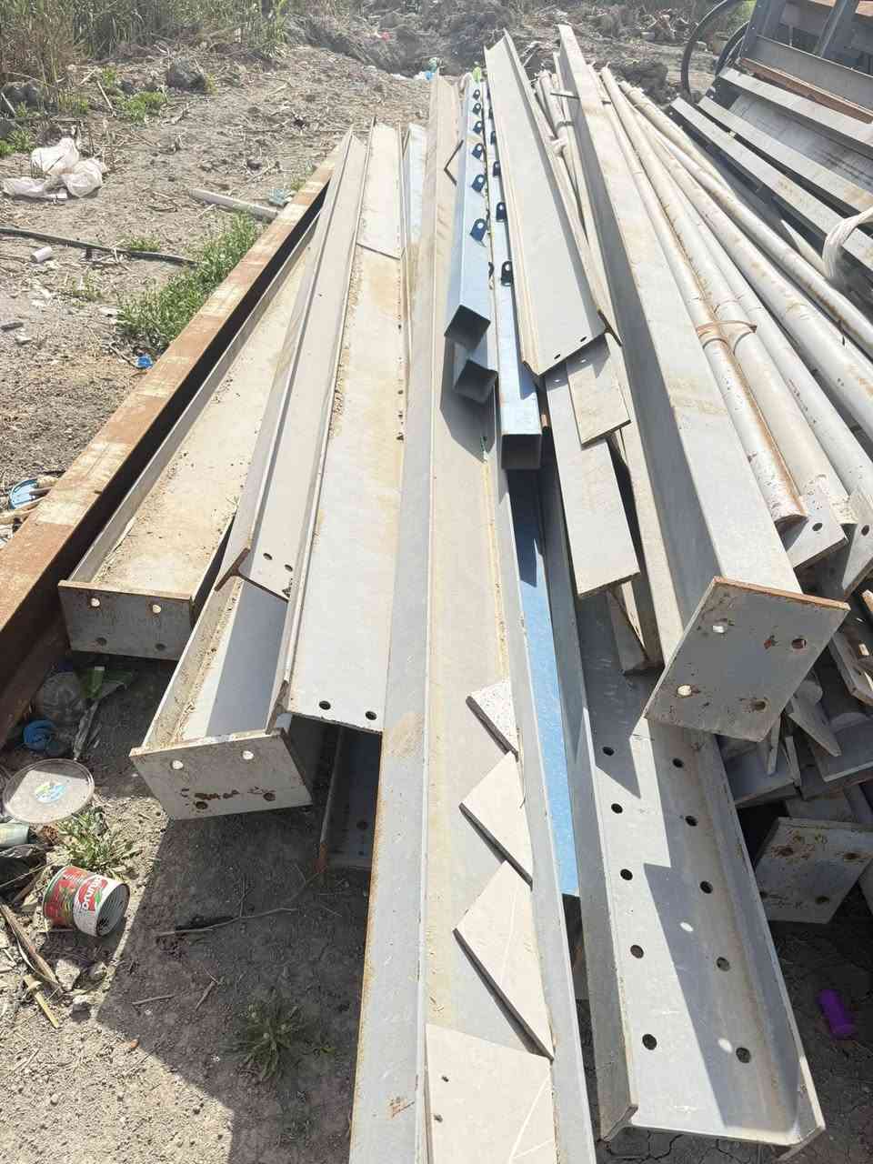 جملون البيع 12*30
البيع  ***********

12دنكه اي بيم 250
تراسات اي بيم ابو 5دبل قطعه 
جسورعدد 12 علا 6متر الجسر قطعتين 
طراحيات 2-4 
اكسات بوري 3انج
