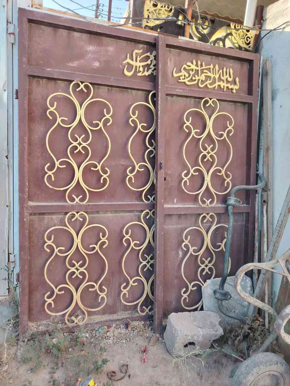 للبيع باب حديد ثقيل (3×2)  وقفص مكيف عدد اثنين
للتواصل عبر هذا الرقم ***********  العنوان تاجي مجمع المصابيح الكهربائيه
