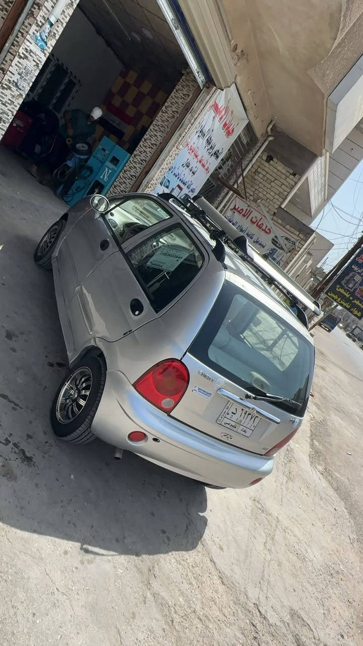 كيو كيو  للبيع موديل ٢٠١٠ نظيفة جداً مكفولة من الضربة والصبغ ماشية ٥٧ الف حقيقي السيارة على ايدينا استلام شركة  كهربائيات كلها شغالة ويل كب و تخم تاير تبريد مكينة وكير جدد مامفتوحات كير اوتوماتيك مبدل بيها صدر جديد واذاين ومنظومة جديدة  بالكارتون ومسويلها ادامه قبل اسبوع 
مكانها السيدية او تقاطع درويش 
***********
