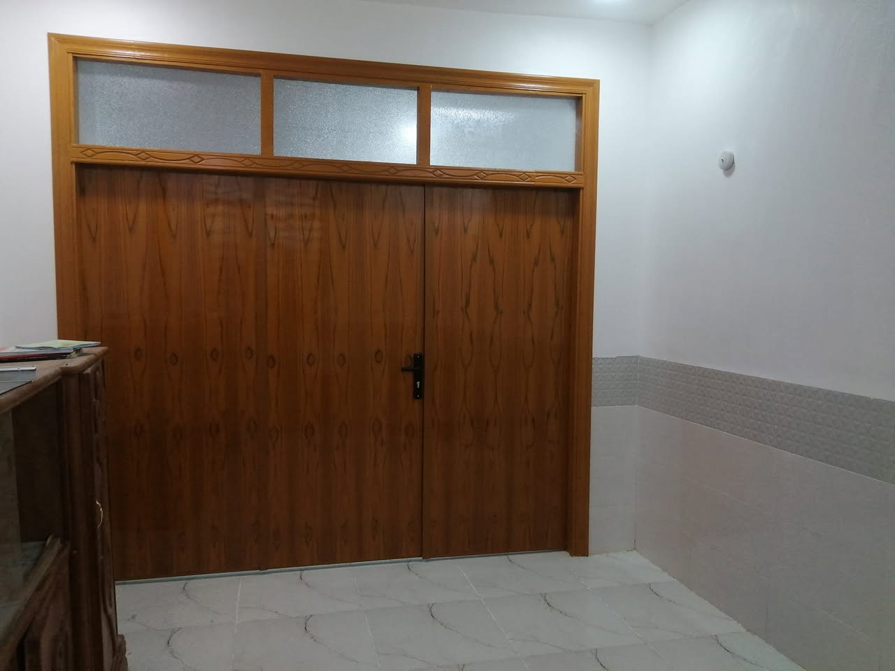 يــالله بــيــت 100 متر 
بناء جديد طابوك … صب اساس وسقف 
سطح مطبك شتايكر بــيــت جاهز وقريب لشارع 
غــــرفـــه صــــالـــه اســـتــقــبــال مــطــبـــخ تـــخــاريـــج 
عنوان البيت شارع المطار شارع علكم …قرار محكمه طابو زراعي 

 +اتــصـال ***********
