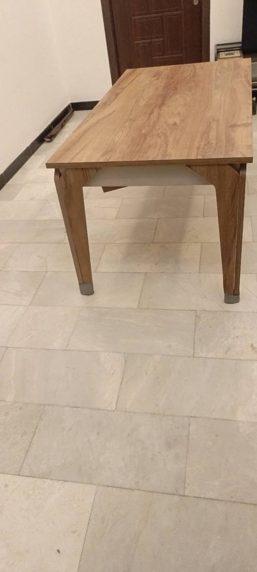 ميز ابو المخزن ويه 6 كراسي اخو الجديد للبيع المكان حي الجهاد الرفاق بغداد ***********
