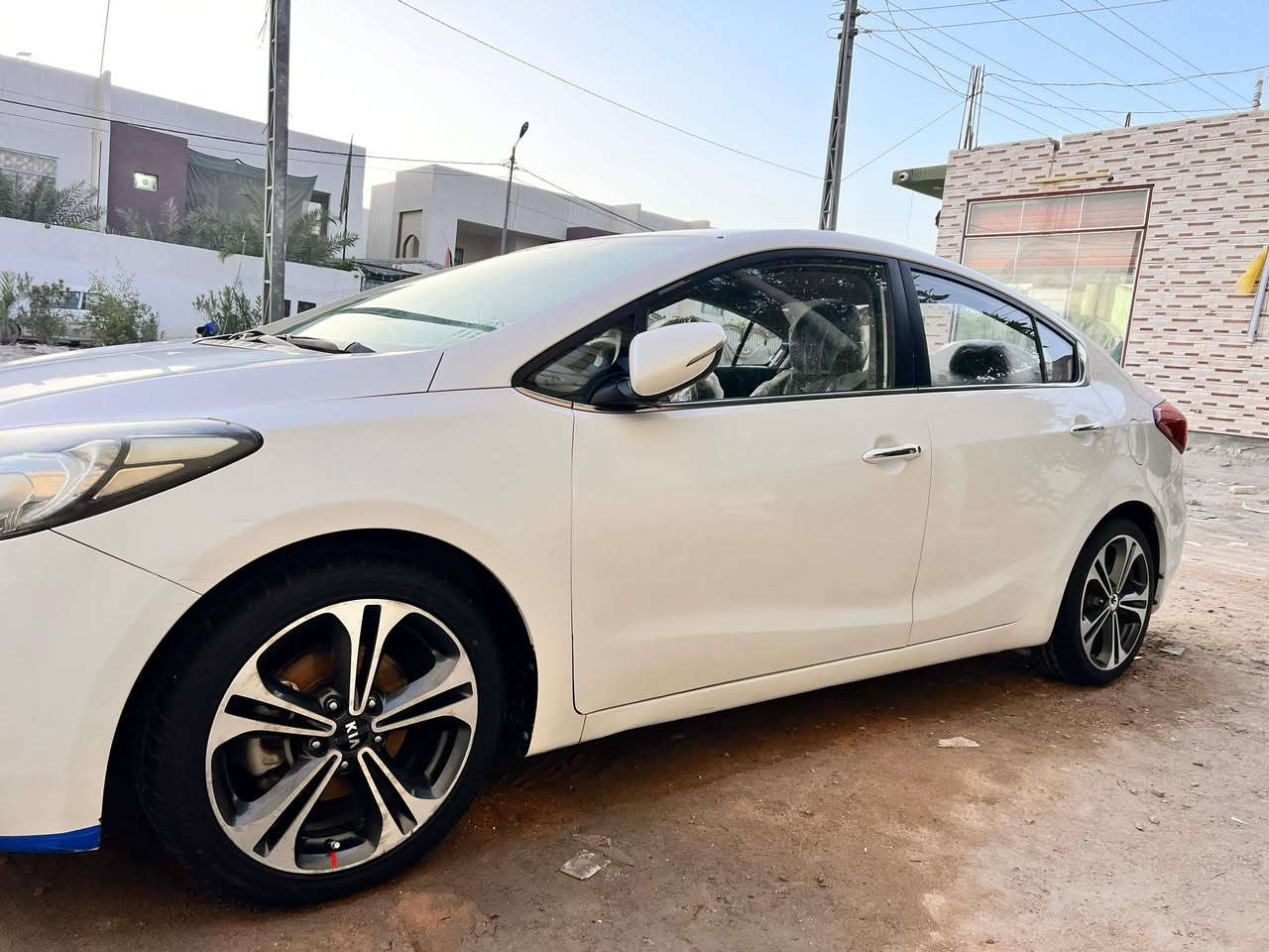 السلام عليكم سيراتو 13 محرك كير حداديه كهربائيات تخم تاير تبريد ثلج سياره جديده  مكاني نجف حي السلام للاتصال *********** سنويه 29 السعر المطلوب 105 وبيه مجال السونار مرفق مع الصور بدون داخل بدون فتح
