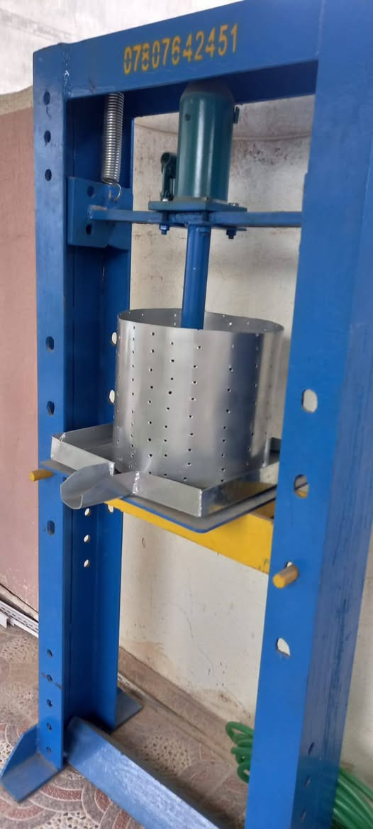 للبيع 
خط انتاج زيت الزيتون بمكائن عالية الجودة و بطاقة انتاجية 20 لتر بالساعة و بسعر مناسب جداً مليون وسبعمائة وخمسون الف وبي مجال سعر مناسب جدا.. 
مكونات المعصرة: 
١- كسارة الزيتون التخصصية
 ٢- ماطور منشأ أوربي سنكل فيس single phase. عدد 1
٣- بريس عصر بضغط ٢٠ طن عدد 1
٤- سيف فصل سوائل عدد 1
٥- صينية مجمع عدد 1
٦- منظومة فصل الزيت بطل عدد 1
٧- فلتر زيت عدد 1
ديالى/بعقوبة 
للتواصل واتساب ***********
