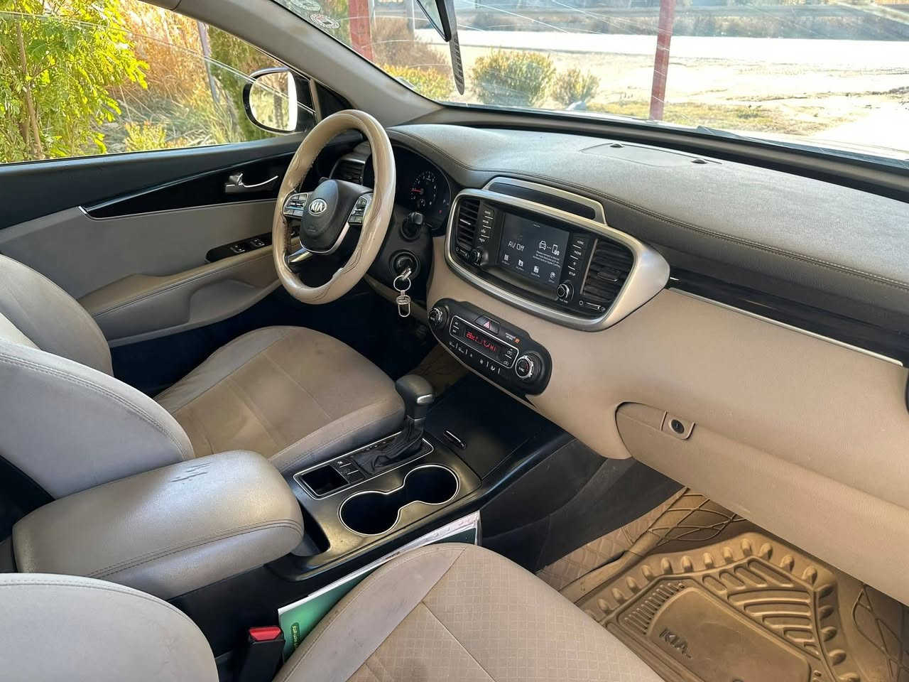 سورنتو مديل 2019
مواصفات 
ستة سلندر 
٧ راكب 
٣ قطع تبريد 
تحكم ستيرن 
رادار 
كشن كهربائي 
رقم اربيل 

مكانه الفلوجه ***********
سعره 185 وبيه مجال
