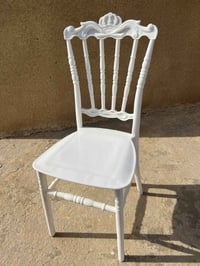 كرسي عضم عاج ثقيل  يتوفر 25 كرسي جديد  للبيع سعر الكرسي 12 الف  التواص...