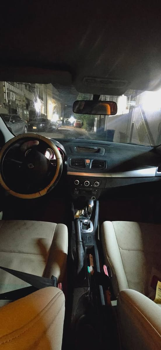 السلام عليكم رينو فلونس موديل 2016
كفالة من الصبغ السيارة جاردة عباية و مغلفة نفس لون السيارة بيهة طخة بالجاملغ الخلفي خلف السايق موضح بالصور الجنطة بيهة طخة موضحة بالصور محرك مكفول و ادامة شاملة  مي السيارة زيتي رايدرات جدد
الگير تبديل جديد تحت الضمان.
صدر السيارة 70%
تخم تاير 70%
ادامة كاملة على منظومة البانزين فيتم عبوة صوندات بواري
تبريد شغال و خير من الله
السيارة ماشية 163 الف رقم انكليزي السيارة بسمي شرط التحويل خلال شهر نقص السيارة اذرع جام باب السايق و الطوافة(مرة تشتغل صح مرة لا) ذكرت كلشي بالمنشور تجي و تشوف  بعينك و تقنع السعر 73 وبي مجال حك جيتك و عامل باليرضي الله. 
*********** واتساب
