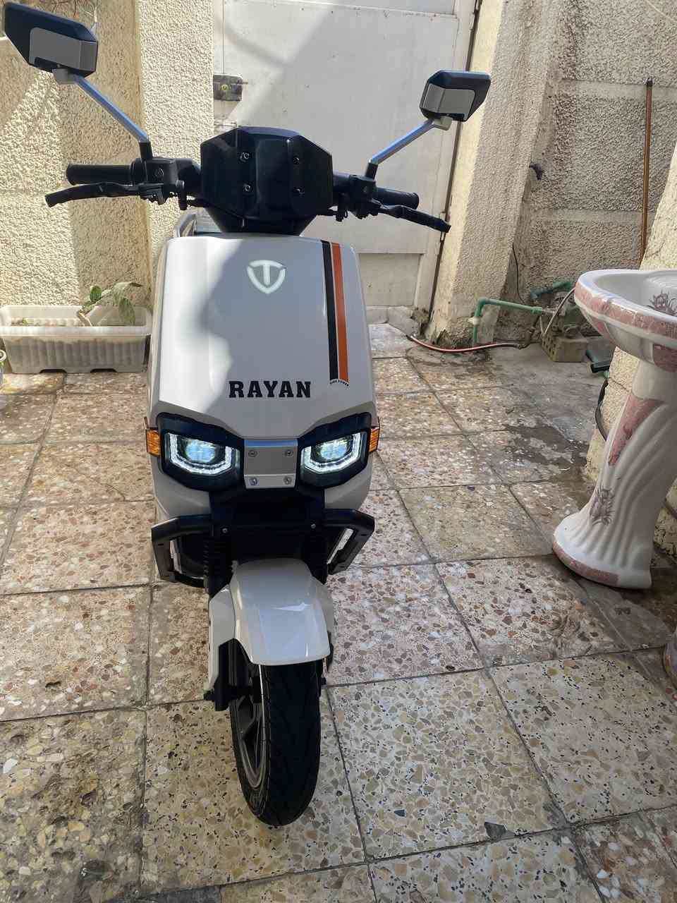 السلام عليكم دراجه ريان وحش الكون للبيع بعدها زيرو ماشيه 55كيلو السعر مليون وبيه مجال حك الجيه الاتصال ***********
