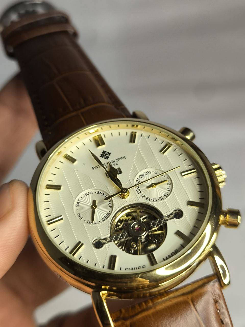 باتك فلبPatek Philippe
تحفه فنيه تتخطى مفهوم الوقت 
ميكنة اوتماتيك قلب مفتوح (جميع السناتر شغالة)
تحتوي ع4 تحكمات 1مخفي
ميناء مميزة مزودة بمنافذ تاريخ شهري وايام مع فول لامينوس ارقام واميال 
زجاج زفير ضد الخدش
مقاومة الماء والغبار 
الهيكل مصنوع ستانلس روز كولد
مختمة بالكامل
سير جلد طبيعي  

ملاحظة متوفره قطعة واحده فقط
 
السعر :- 70 الف ع اول تم 
للحجز والاستفسار يرجى الاعتماد خاص


**إذا كنت صاحب هذا الإعلان وتريد حذفه لأي سبب، رجاءا أرسل رسالة إلى الدعم الفني**