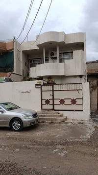 ئەم خانووە بۆ فرۆشتن و گۆڕینەوە  ڕوبەری 160 مەترە دوو قاتە لە گەڕەکی ئ...