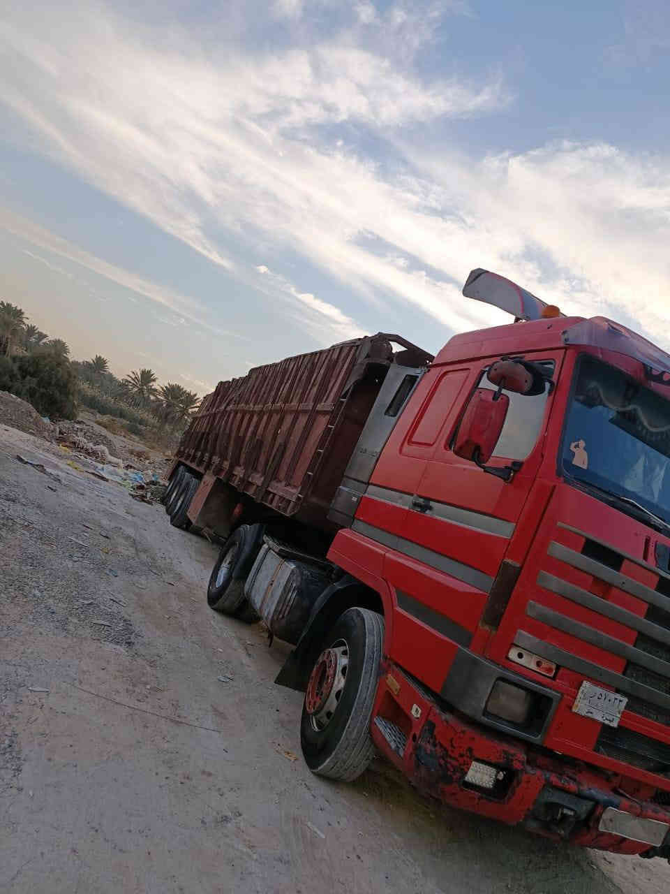 سكانيا للبيع مكينه 43 مشتغله عسكراب رقم بصره تحويل مباشر تخم تاير بيه فطر بشاصي يم الفخذ عربانه اربع دناكير سكانيا السعر 175 وبيه مجال مكلف بنشر اتصل ***********
