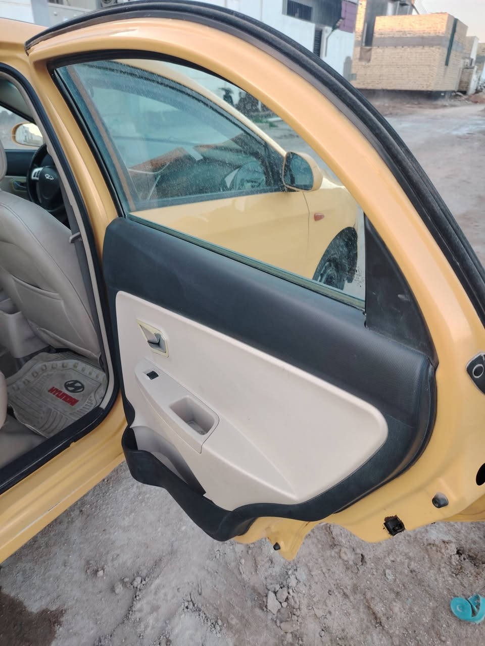 سلام عليكم للبيع فلاوين موديل 2014 حره سياره جديده مكفوله من ضربه وتبديل وصبغ ماعده بس بنيد بيهه محرك كارتون حداديه أماميه وخلفيه جدد ستوني مسويهن تبريد ثلج تدفئه شغاله كهربائيات كلها شغاله تخم تاير شاشه تحكم ستيرن تحكم مري كشنات جلد ريمون سنتر لك رقم بابل دولي مصفره هيئه وغرامه مكان سياره ديوانيه السعر 32 وبيهه مجال بيع مستعجل ***********
