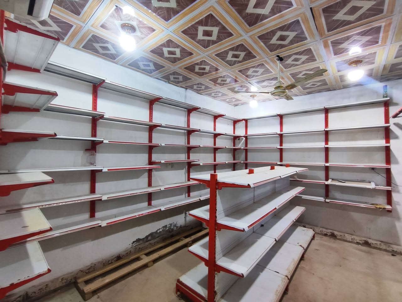 سلام عليكم رفوف جداريه 100 متر سفينة 10متر الاستفسار  ***********
