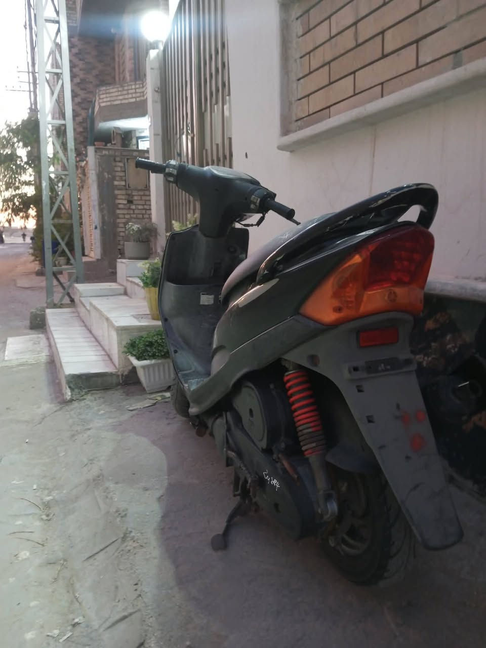 للبيع ماكس عدله ما مفتوحه بيه تزويد بلادي بسيط 
سعره 850بيه مجال للشراي
‏‪0772 468 8094‬‏
