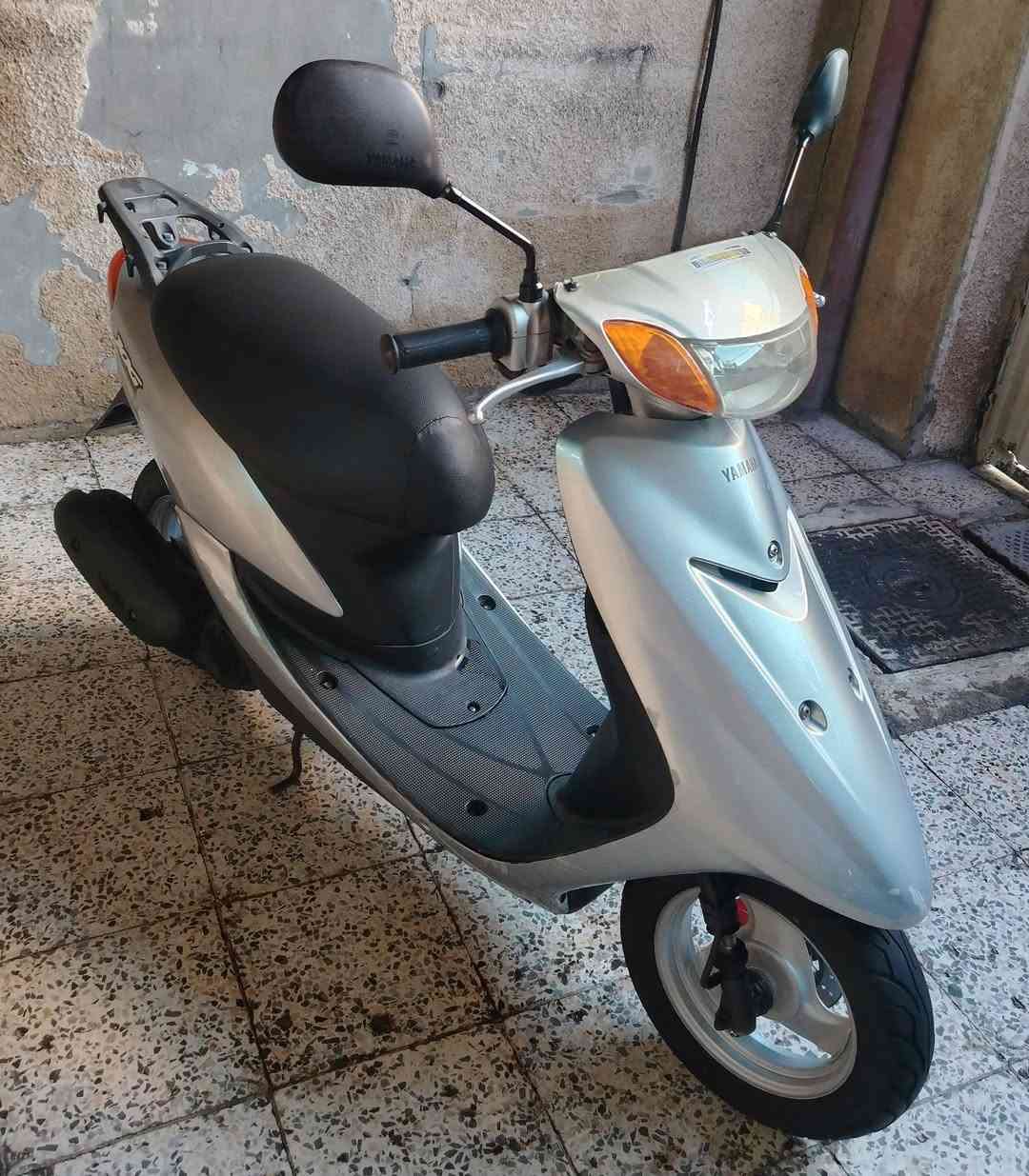 عصفوريه
كفرات اصليه /مري اصليه 
مكينه تمام  شلعه معدل 
كهربائيات كلها شغاله
إطارات اصليه جدد/بريك امامي وخلفي 
قفل ستيرن وقفل جنطه وقفل اكسل كله شغال
دراجه جاهزه مابيها اي نقص
السعر /600
مكاني بغداد حريه
***********
