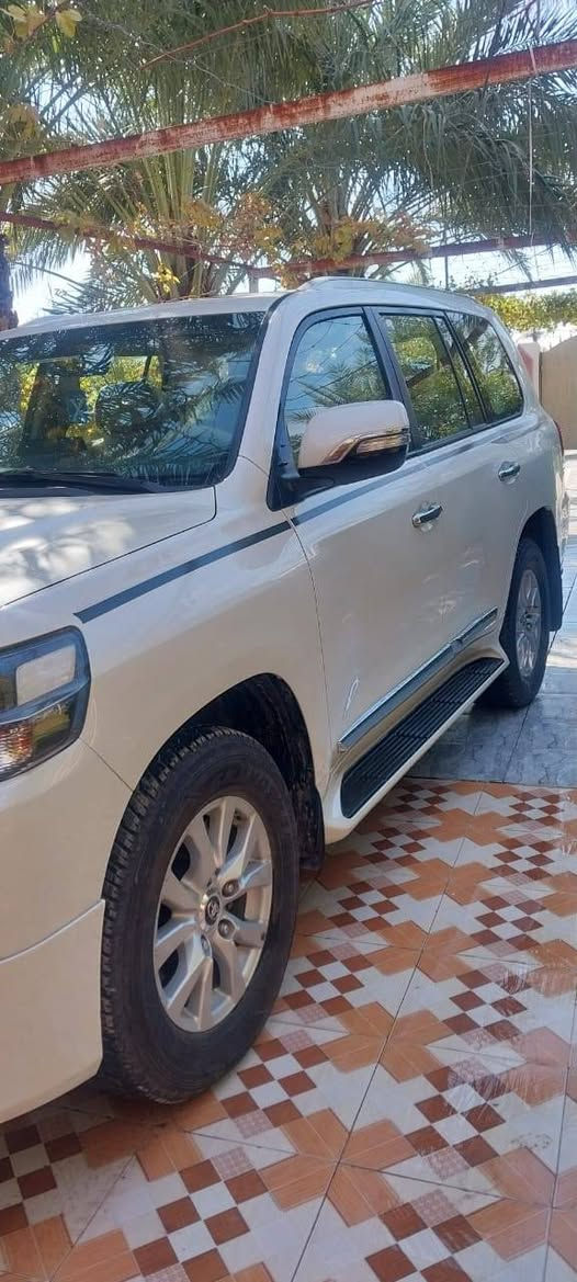 لاندكروزر 2018 فول موصفات مكفول من اي ضربه السعر  530$ لستفسار ***********
