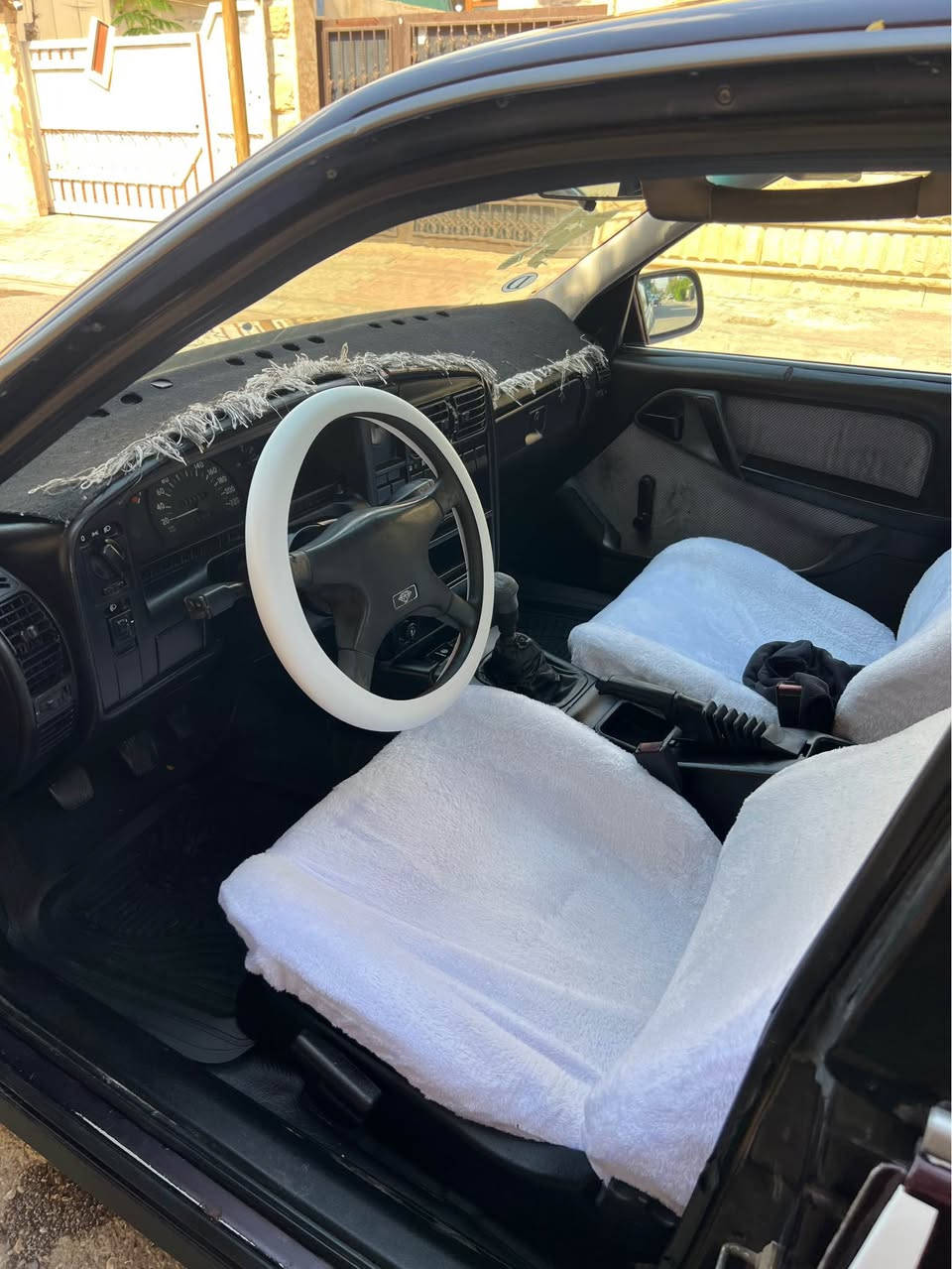 اوميكا موديل ١٩٩٢ 🚗***********
محرك ٢٠ بيلادي كيرومحرك شرط صدر جديد سعرها ٤٥ 
تاخم تاير جديد كهربايت كامل شغال 
سيارة رقم مشروع وطني بسمي كلة جديد بيها كوبون بنزين
سيارة كلير عام الجمالية مابيها اي ضرر 
داخل نضيف كل جسمها بشرط 
مكاني كركوك روناكي كركوك, العراق
