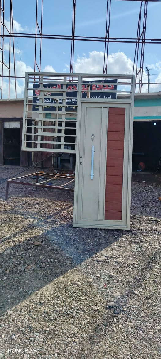 عمل ايدي بوب بديل خشب +ربل مانع تراب +حديد ٢ مليم
تحياتي حدادة ابو احمد العبيدي
الموقع فلكة فرسان العلم
*********** +*********** <وتساب
