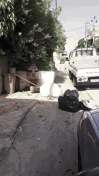 عندي بيت الايجار في سليمانية منطقة زركته  مستقل  ٢٢٠متر
٣ غرف نوم
بيه حديقه
صاله متبخ 
صحيات هول خطار
بيه كراج 
وتساب ***********
تیلفون ***********
