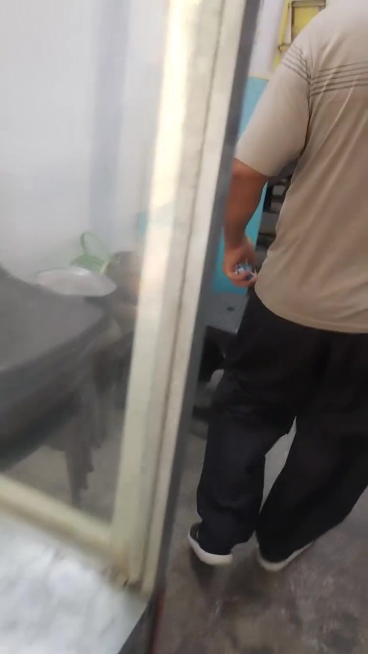 سلام عليكم غراض مطعم فلافل البيع بسعر مناسب مكان بغداد بوبشام ***********
