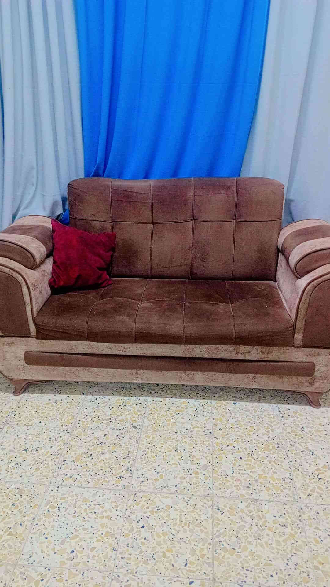 يا الله مكلفة بلنشر
تخم عدد ٢ عشر مقاعد نظيفات
مابيهن كسر ابد
سعر الواحد ٥٠٠ بي مجال بسيط
العنوان الزهراء حي البعث
الرقم ***********
