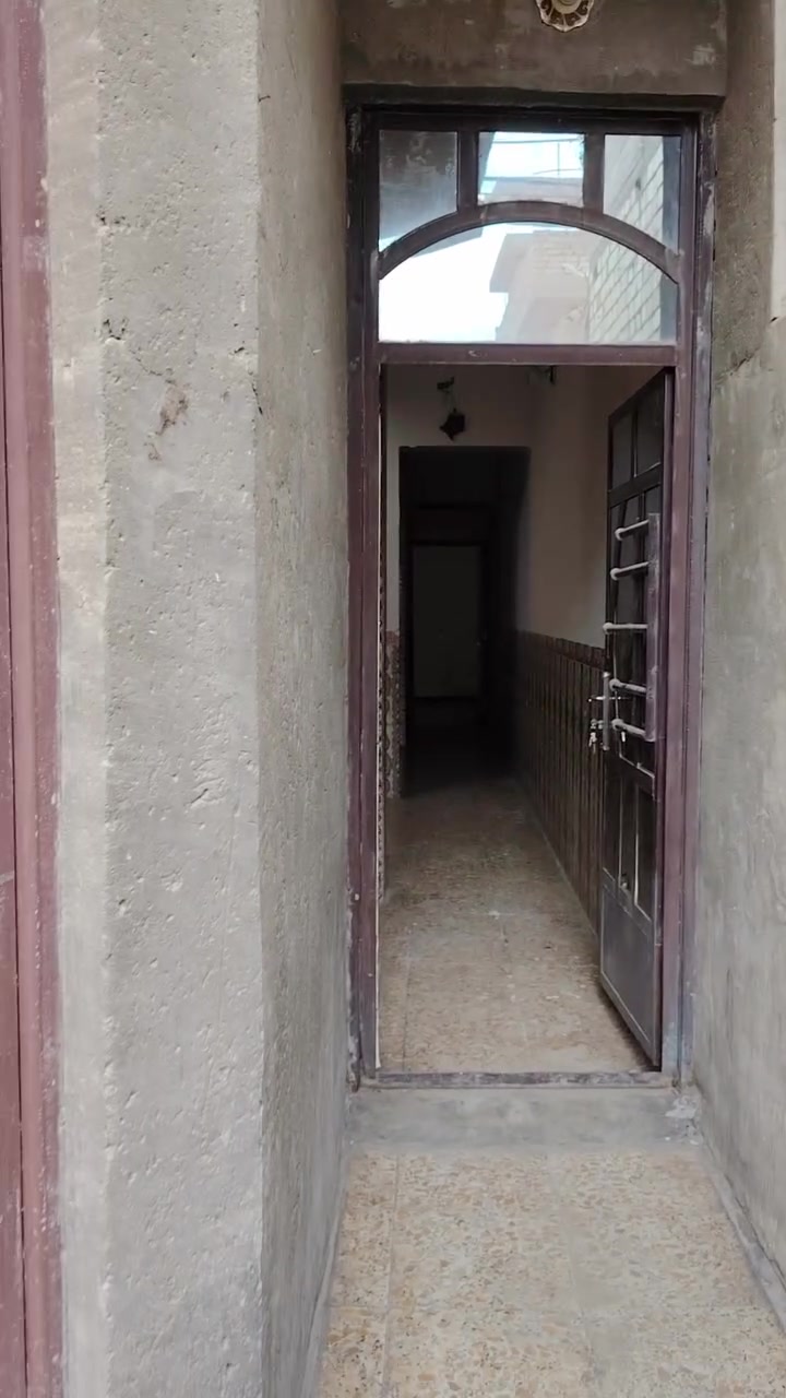 سلام عليكم بيت ١٠٠م طابق واحد نظيف بناء طابوق سيراميك كاشي موقع حي الحسن العسكري تاجي هاتف ***********

