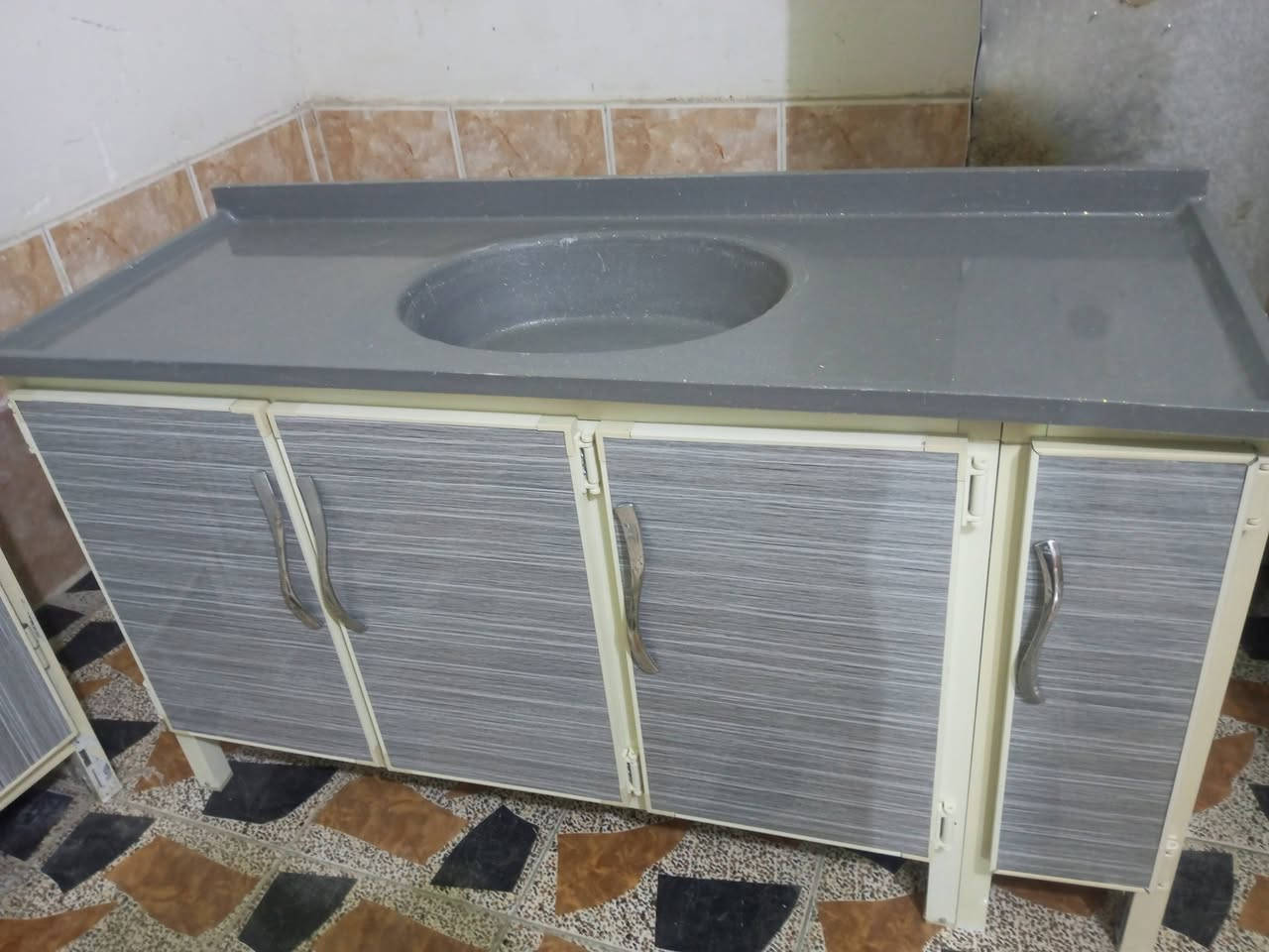 يا رزاق للبيع السعر 850 استخدام قليل تسكام الثقيل ويه السنك يصير خمس أمتار أو نص ست  قطع بس السنك مرمر الشراي يراسني خاص ادزله الفيديو والعنوان ***********
