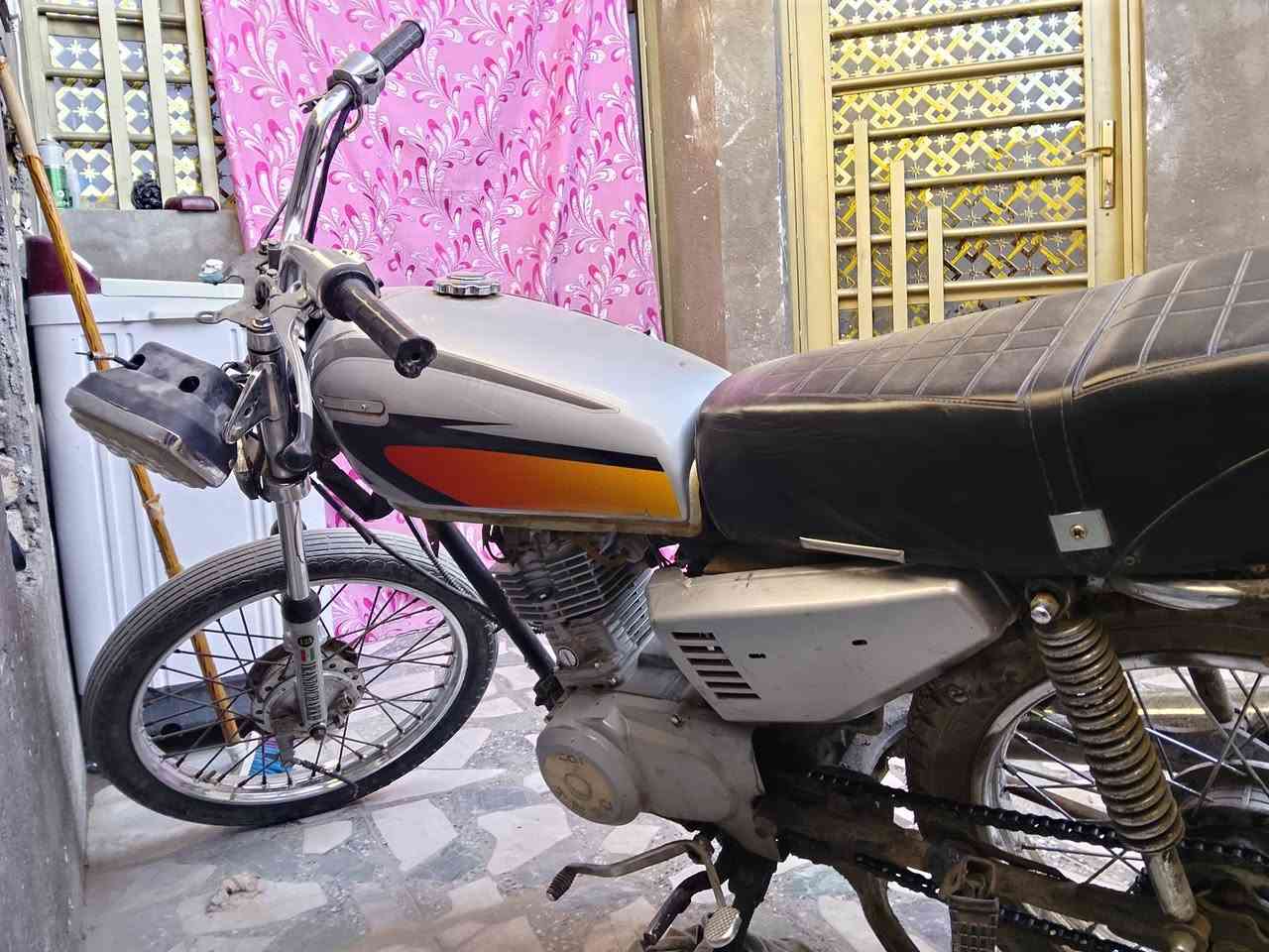 للبيع دراجه اربعه كير 
نضيفه وشغاله هندر واحد 
اوراق أصولي مو سكنر شاصي 13 
السعر 320وبيها مجال 
***********
