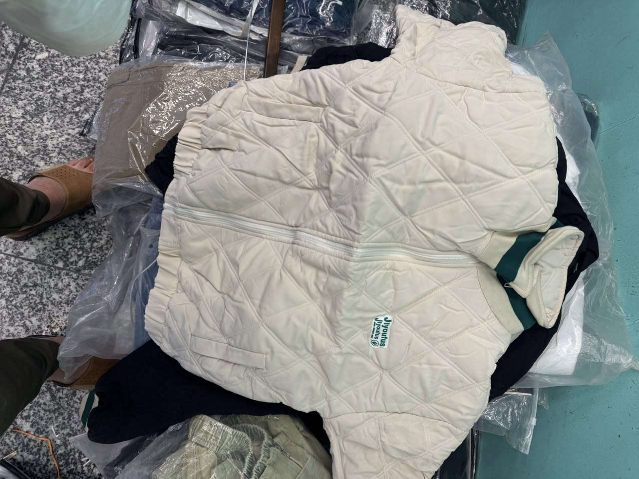 السلام عليكم إلى اصحاب المحلات الي ع باب الله اول شي الله يرزق لجميع اخوان قماصل كميه اخيره بسعر جدن مناسب متوفرة عندي بعد هواي مديلات هاذا رقمي انتصل وتدلل ***********
