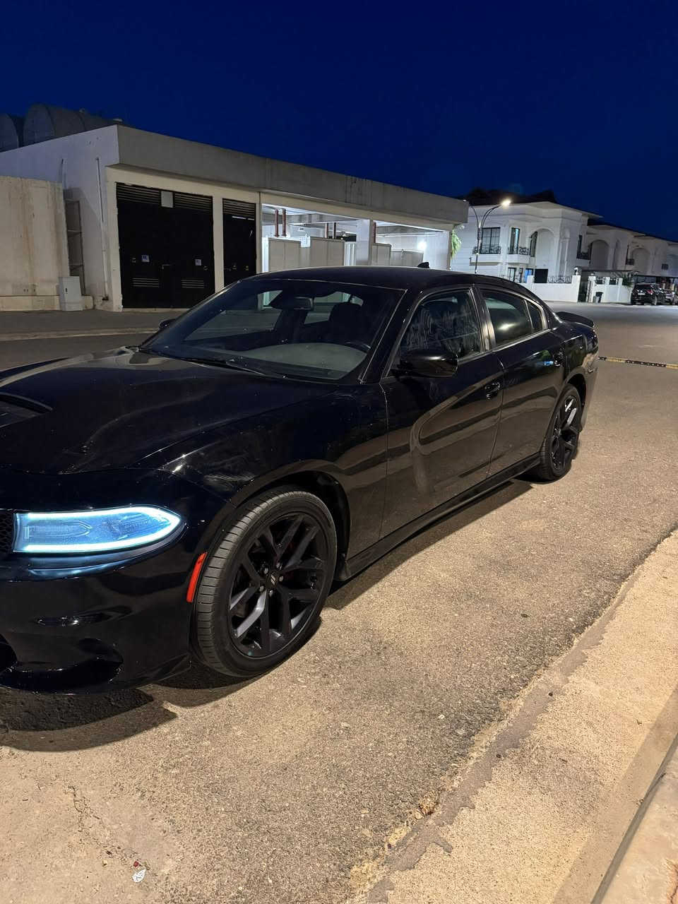 جارجر 2020 GT 

لون أسود لمعة ملكي 
بدون فتحة سقف
محرك 3.6L V6 قوي واقتصادي

حادث السياره مرفق مع الصور 
جاملغ امامي بدون ايرباك الايرباكات كلها بشرط
وصار بيهه تعديل PDR شويه بالباب الخلفي والجاملغ ع كد شبر

مكان سياره اربيل تحويل حاضر  للاستفسار واتس اب او اتصال 
+964 782 481 2854
