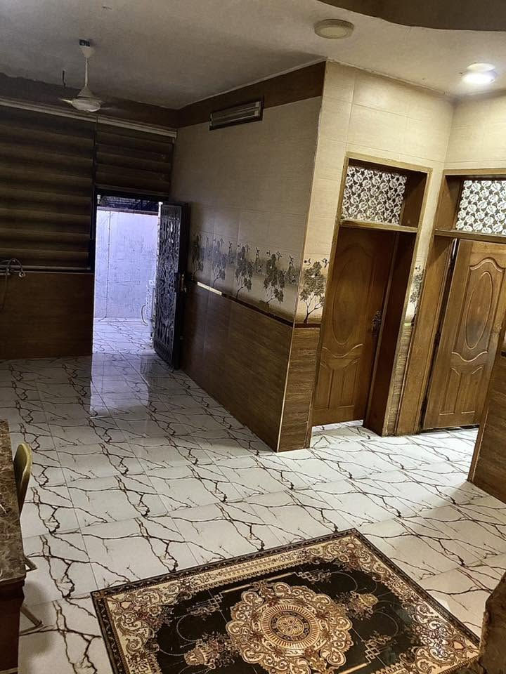 بيت بدون دلاليه للأيجار
170 متر _100 بناء و70 تشجير جانبي من البيت (حديقه)
بيت طابق واحد  وبيتونه
يحتوي البيت طرمه وحمامات عدد2 وصاله كبيره جدآ وحولي كبير مفتوح ع مطبخ بارد ومطبخ حار وغرفه نوم كبيره 
الدوره كفاءات الصحه الزراعي قرب الجسر 
الرقم ***********
