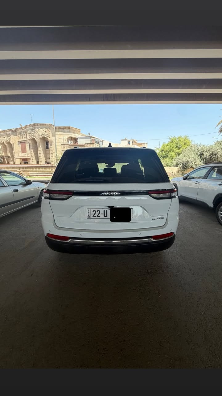 السلام عليكم 
جيب كراند شيروكي لمتد 2022
وارد كندي كلين 
ماشيه ٩٩ ميل 
فول عده الفتحه 
مكينه3.6 v6
سونار مرفق بالصور
مكان السياره بغداد حي القادسيه 
***********
