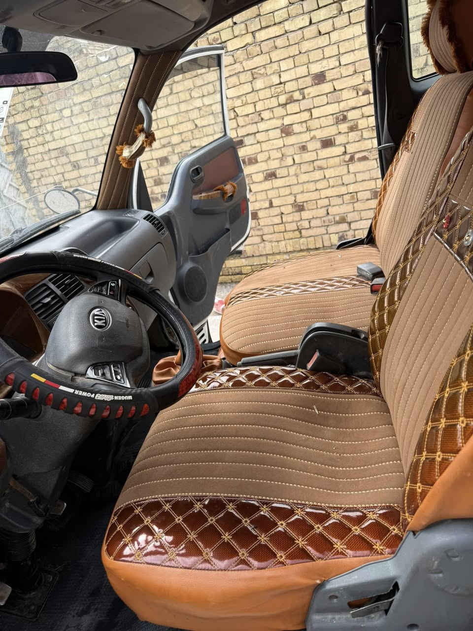 سلام عليكم وبركات
كيه بنكو موديل 2016
مكينه مسكر بم ونوزل 
لا تبخير ولا تنقيص  
حداديه اكسل كير 
تخم تاير كله جديد
سياره جديده 
وبل عافيه ع ياخذه
رقم ميسان سياره
المكان بلعماره رقم الهاتف ***********
