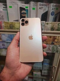 أيفون 11 برو ماكس للبيع  الذاكره 256 گيگه .. البطاريه 79% بلاديه  جهاز...