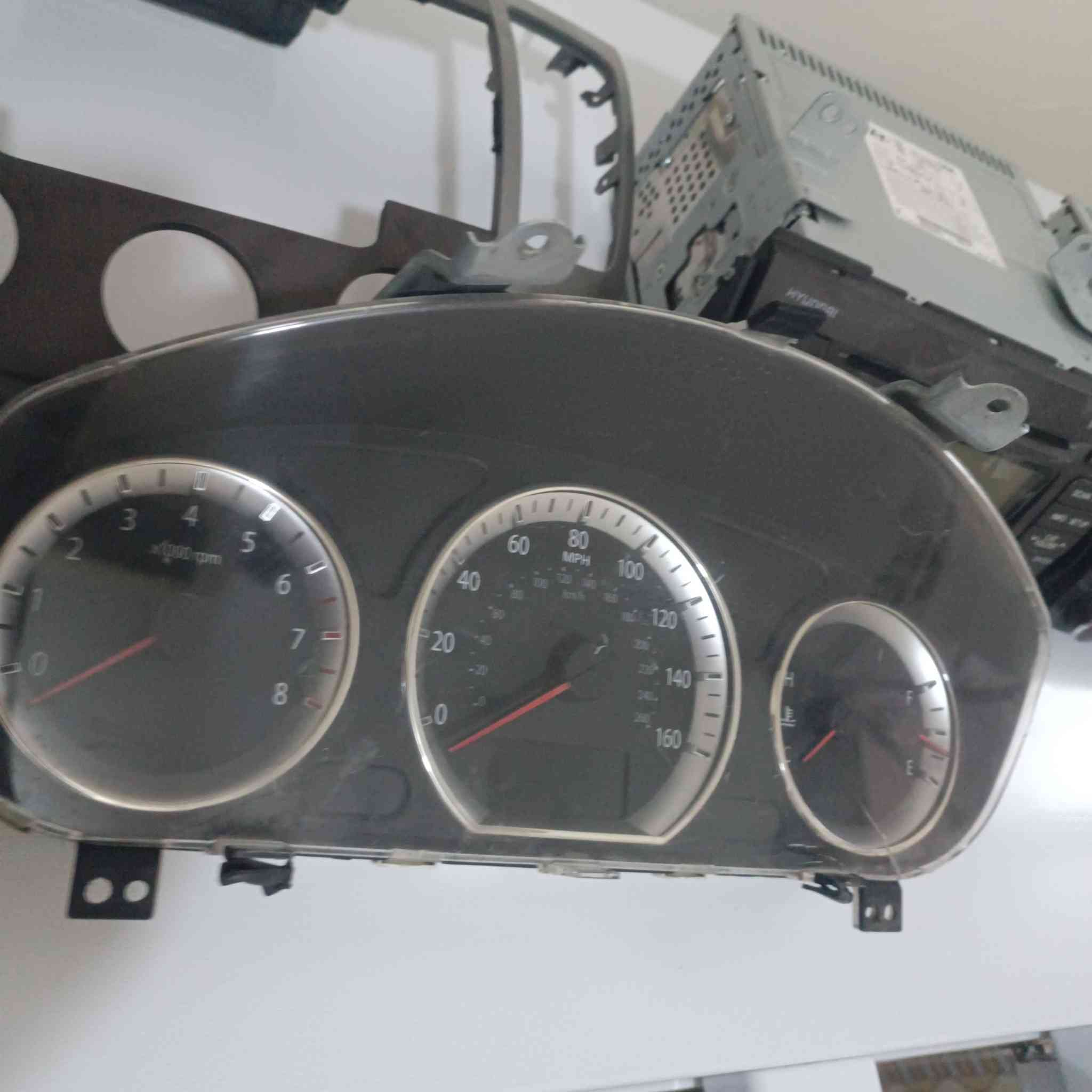 مسجل سوناتا عدد 2 الواحد ب35 وشاشةعدادت بس عاطل مال البنزين بيها 30 وقاعدة مال مسجل15للاتصال *********** مكان ديالى
