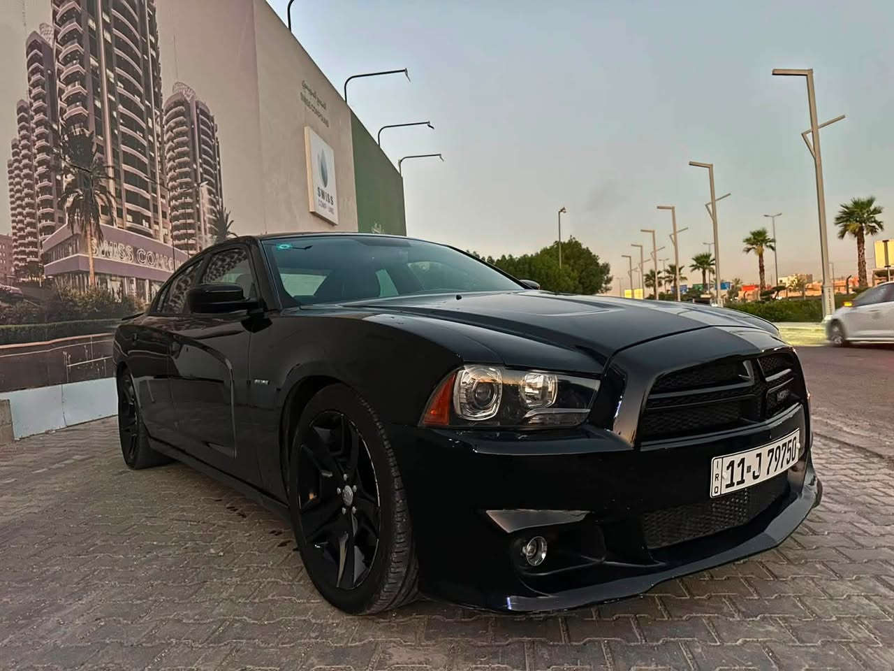 السلام عليكم
دوج جارجر Mopar edition 2011

لون اسود وخط ارزق بلادي 
ماشيه ٢٢٤٣٠٦ كيلومتر 

السياره مكينتها جديده مال موديل ٢٠٢٣ 
ومبدل وياها التفرعات مال مكينه كلها جديده 

السياره داخله صيانه كامله وكلشي متصرف عليها 
رقم بغداد جديد والسنويه جديده 
السيارة صبغ عام 

السعر 14،000$ وبيها مجال

للاستفسار / ***********
***********
