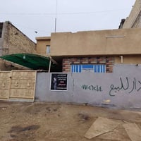 يوجد بيت للبيع مساحه 100-10×10 قاطين  يحتوي القاط الاول على استقبال وك...