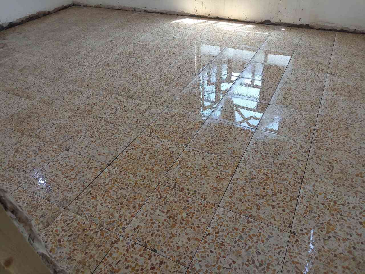 هذا عملنا الكاشي والبورسلين والبويات الدرج ***********
