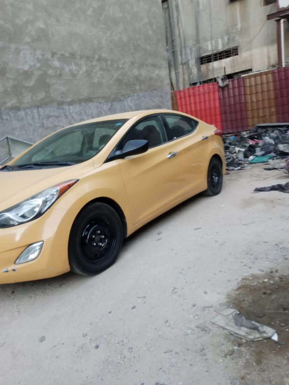 سلام عليكم النتر البيع كمله مكمله  نقص تبريد والباب مال وكاله يردله بس صبغ هذا حدثه فقط مديل ٢٠١٢ رقمي ***********
