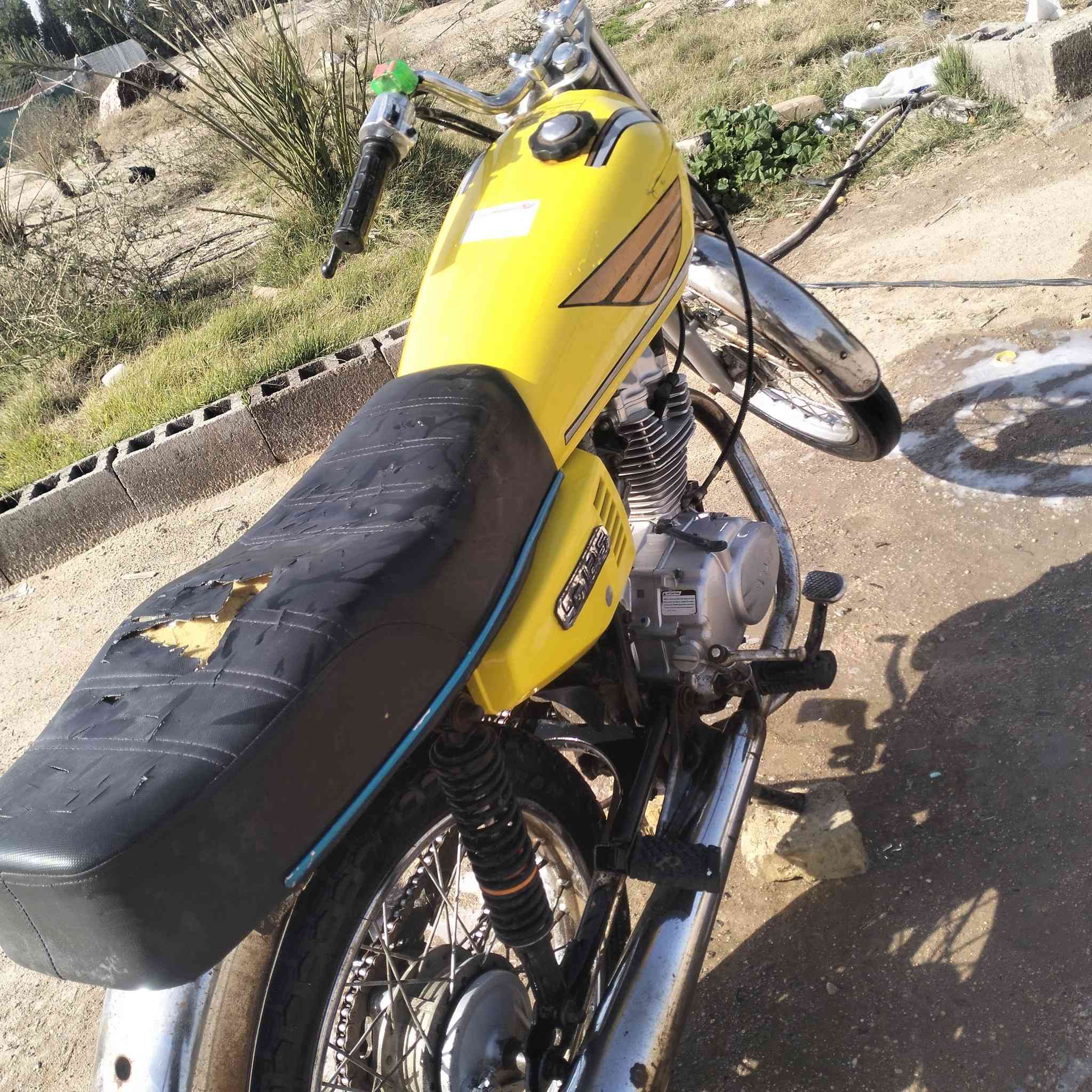 دراجه لبيع ادوات بل خور جديده تاخه ماذب عليه الف ما ناقصه اي شي ويلات جدد تانكي جديد دبلات جدد لايت جوزع مكينه ما مفتوحه من هندر واحد ***********
