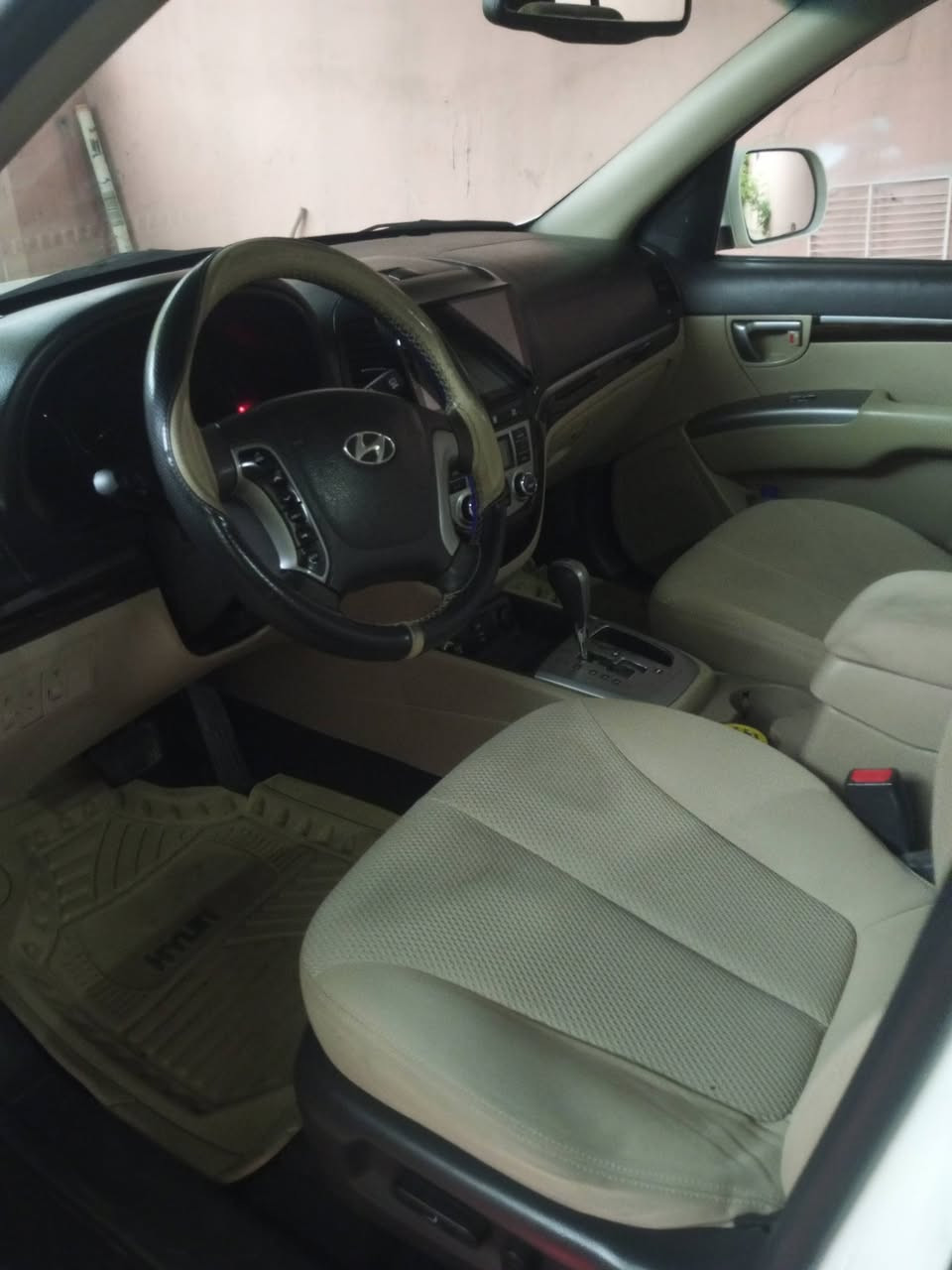 السلام عليكم هيونداي سنتافيا 2011خليجي مكفولة كفالة عامة فول مواصفات بصمة فتحه كشن كهرباء بصمة ابواب السعر 160وبيهة مجال للاستفسار ***********
